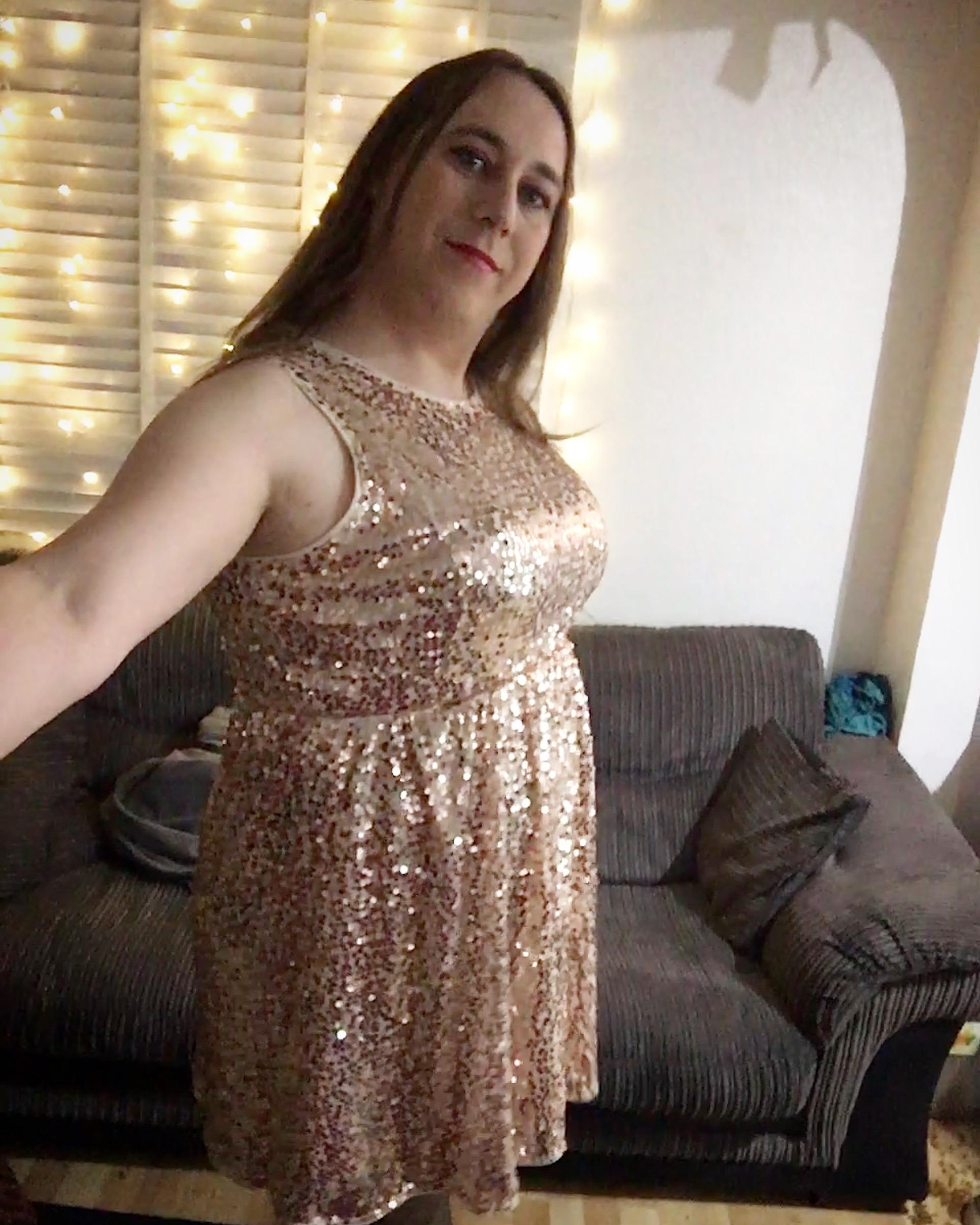 Today is my work's (Virtual) Christmas party. Thought I'd dress up nice