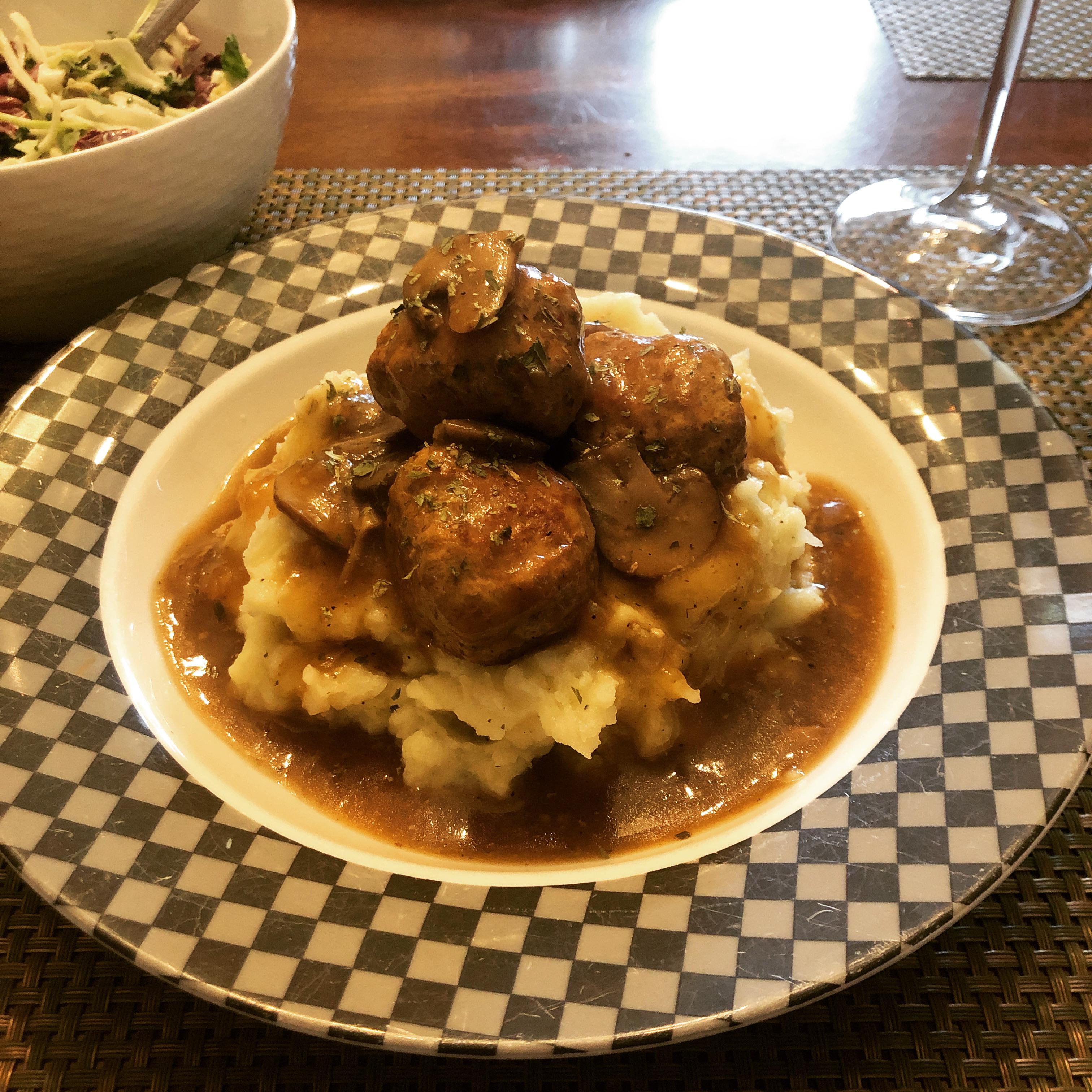 [HOMEMADE] turkey meatballs, mashed potatoes and gravy r/food