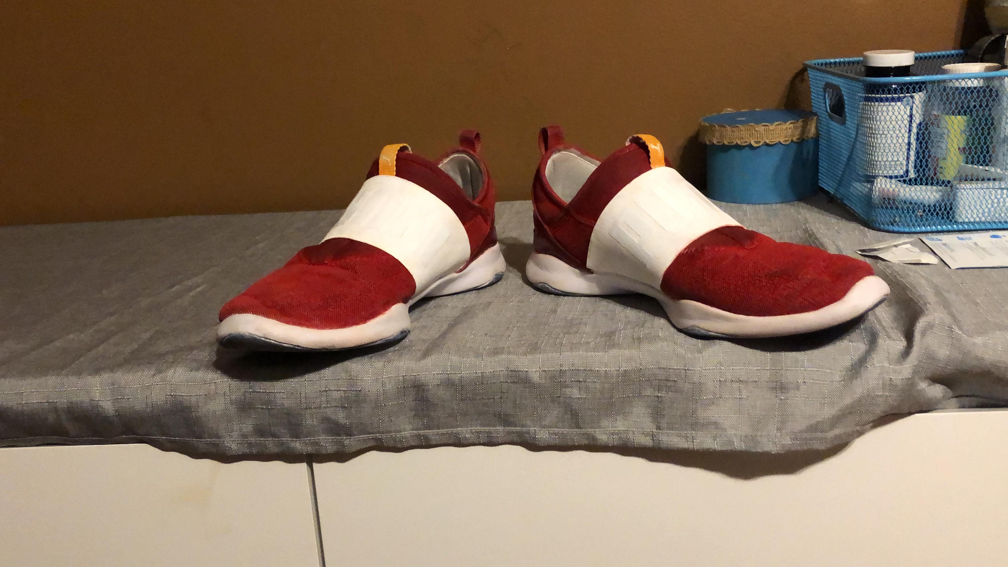 I made my own pair of Sonic’s Pumas r/SonicTheHedgehog