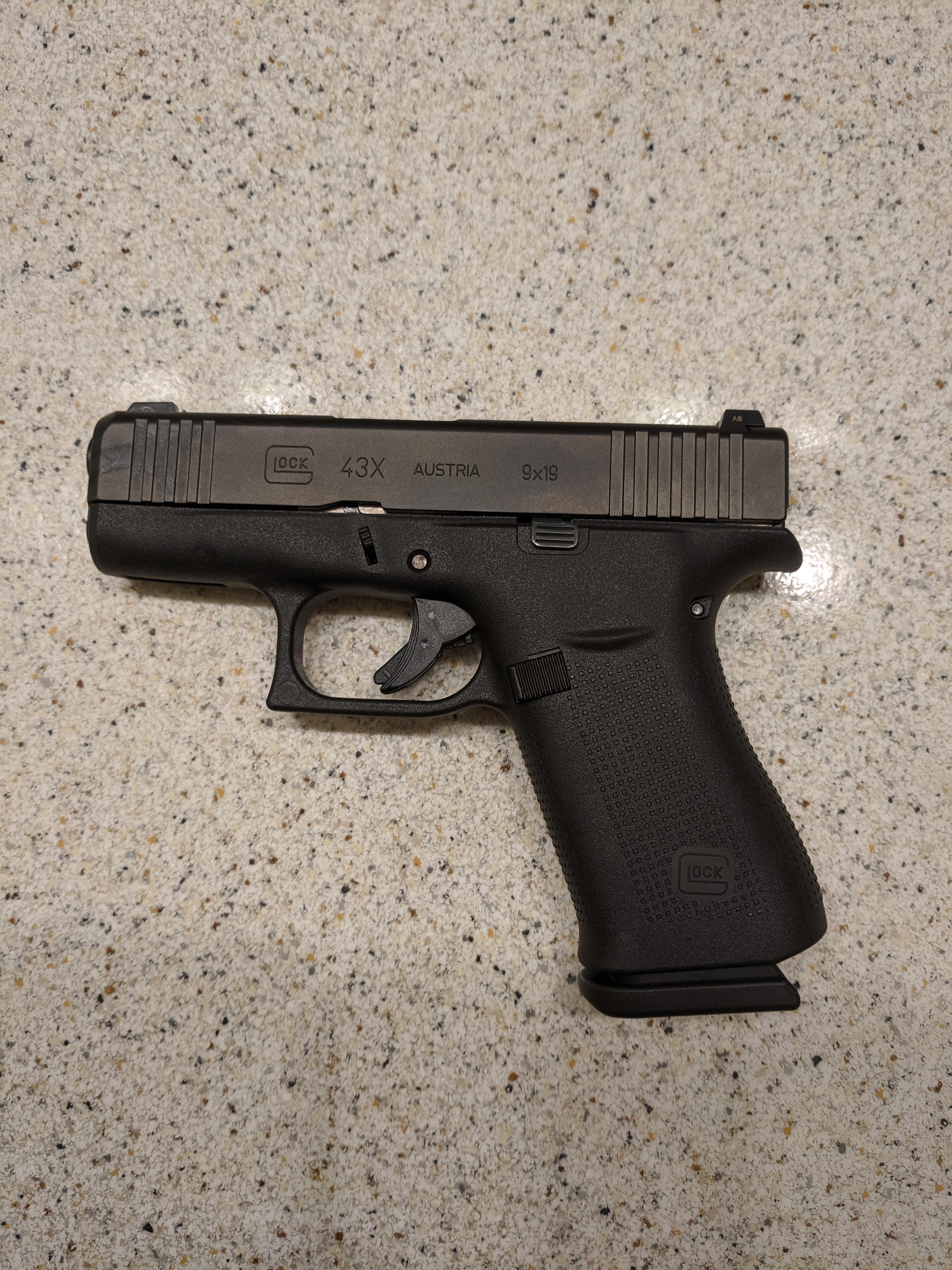 Glock 43x with Glock night sights. Picked it up today, number 5 in the
