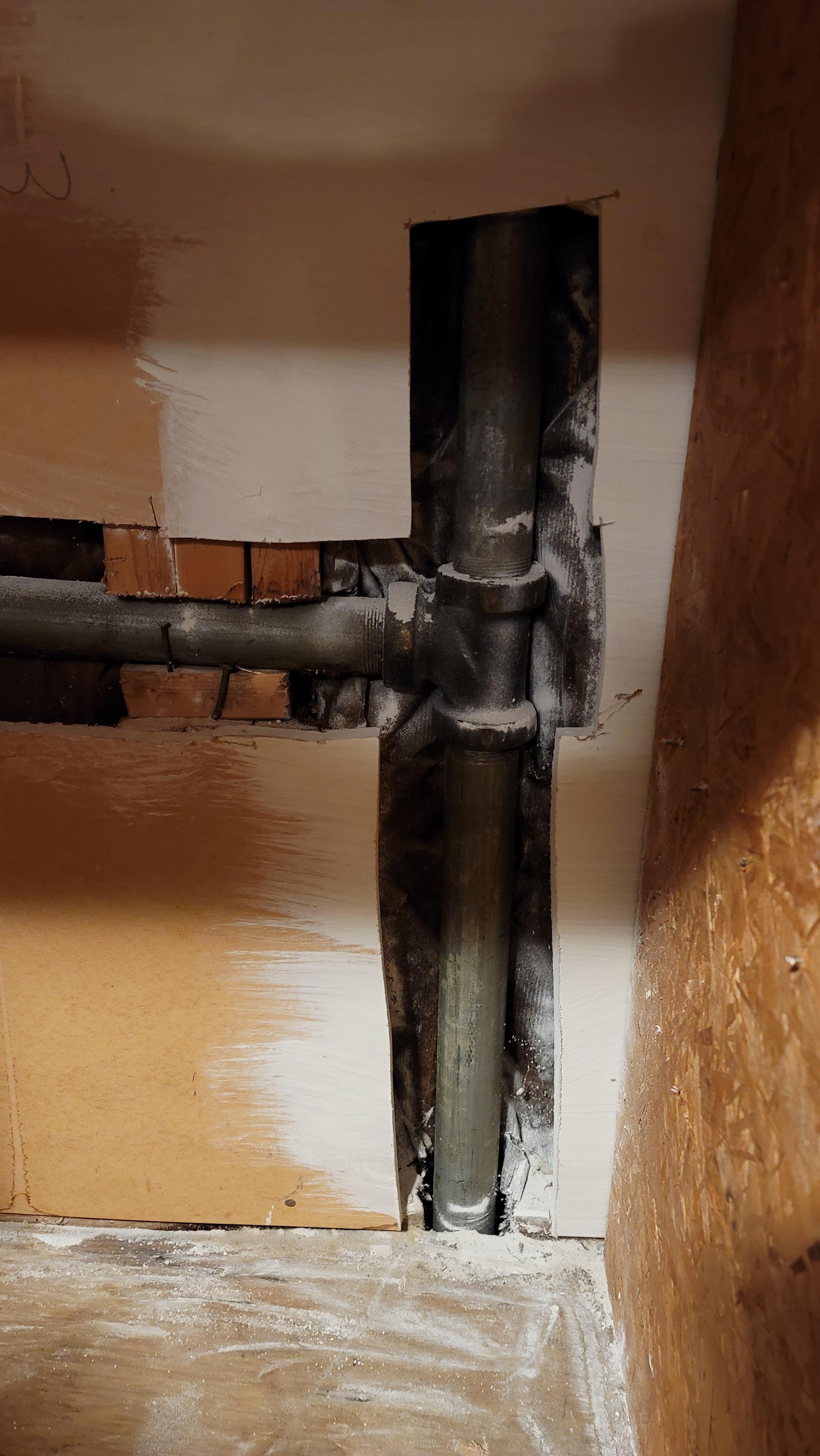 How to brace vent pipe? r/Plumbing