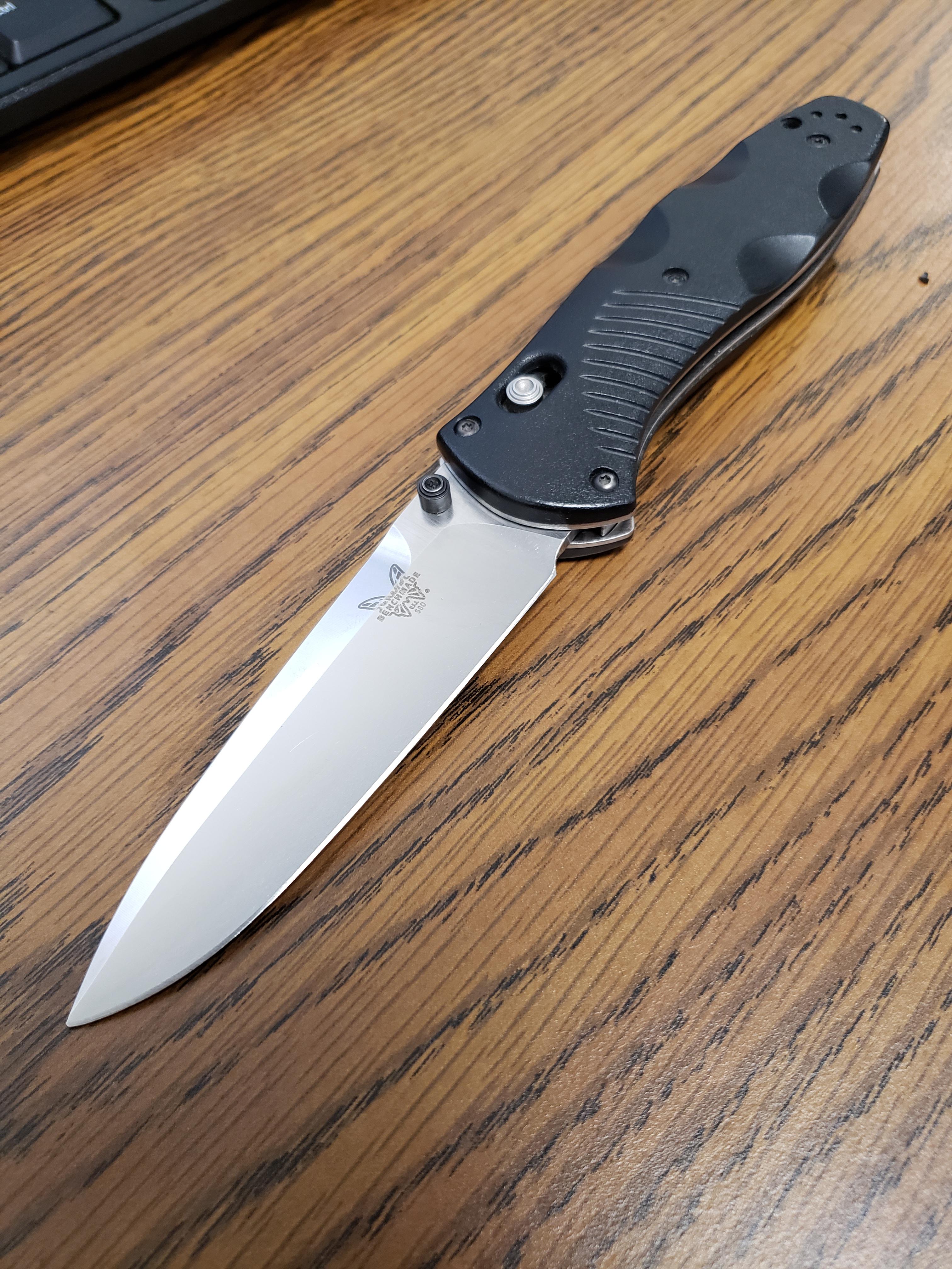 This Benchmade Barrage was my first step into high end pocket knives. I