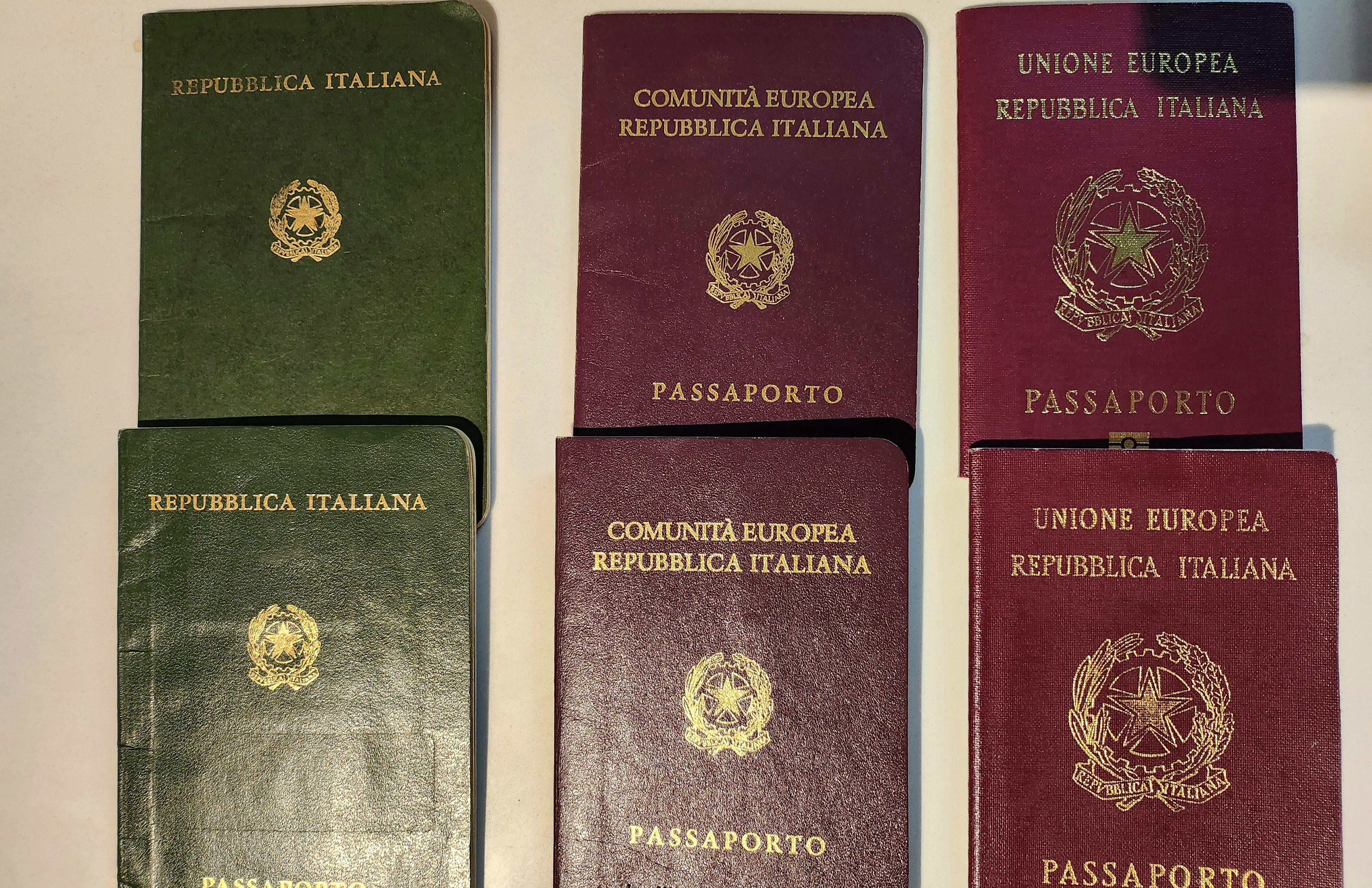 Italian passport Throughout the years r/PassportPorn