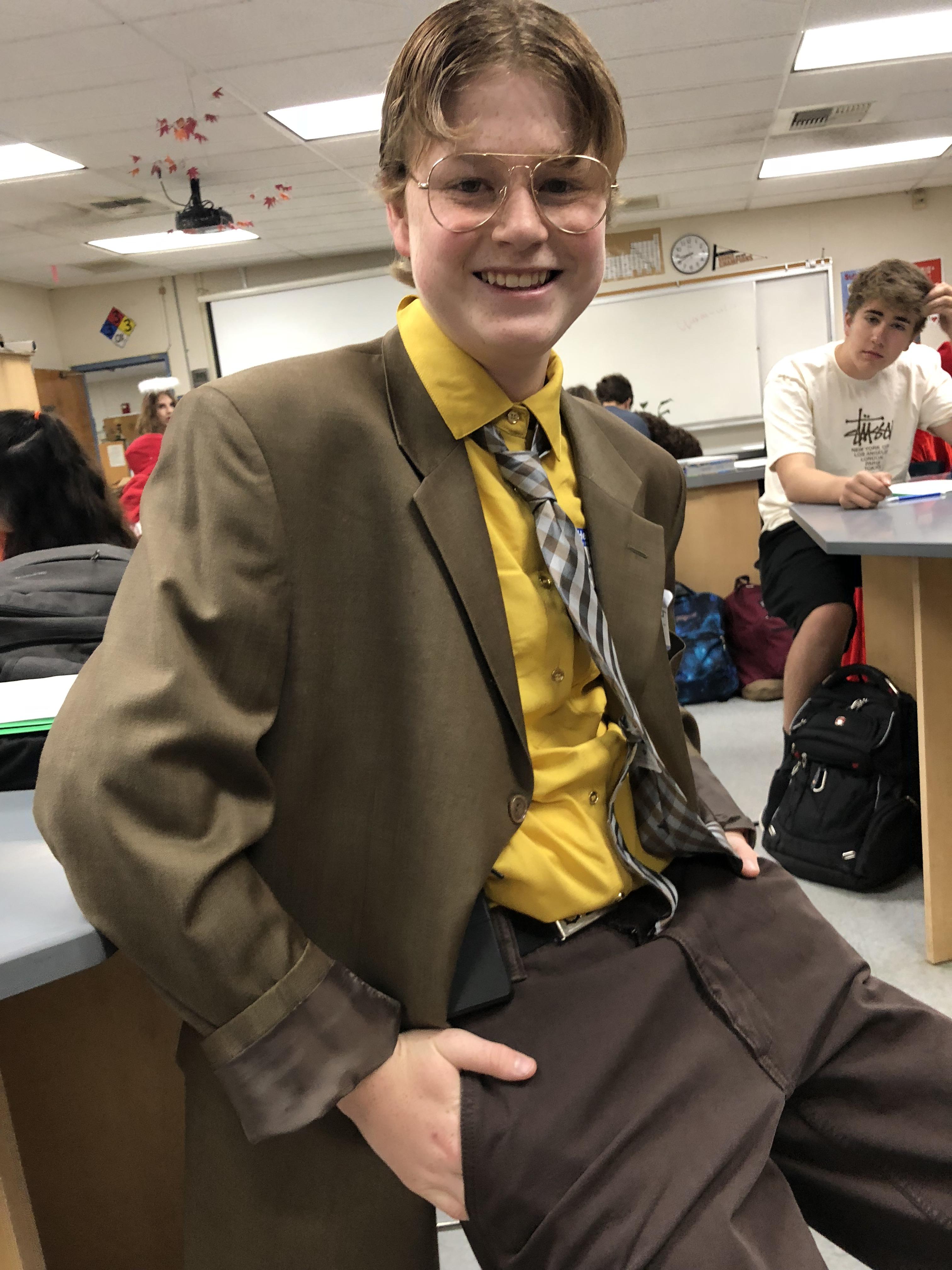 My Dwight costume on Halloween r/DunderMifflin