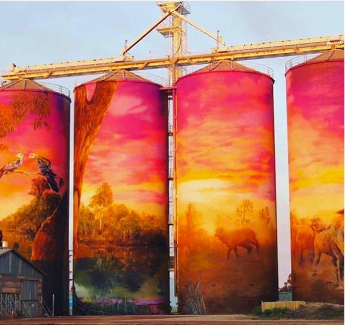 Painted grain silos in Australia r/pics