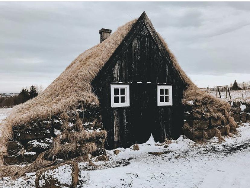 Beautiful little old house the stories it could tell r/homestead