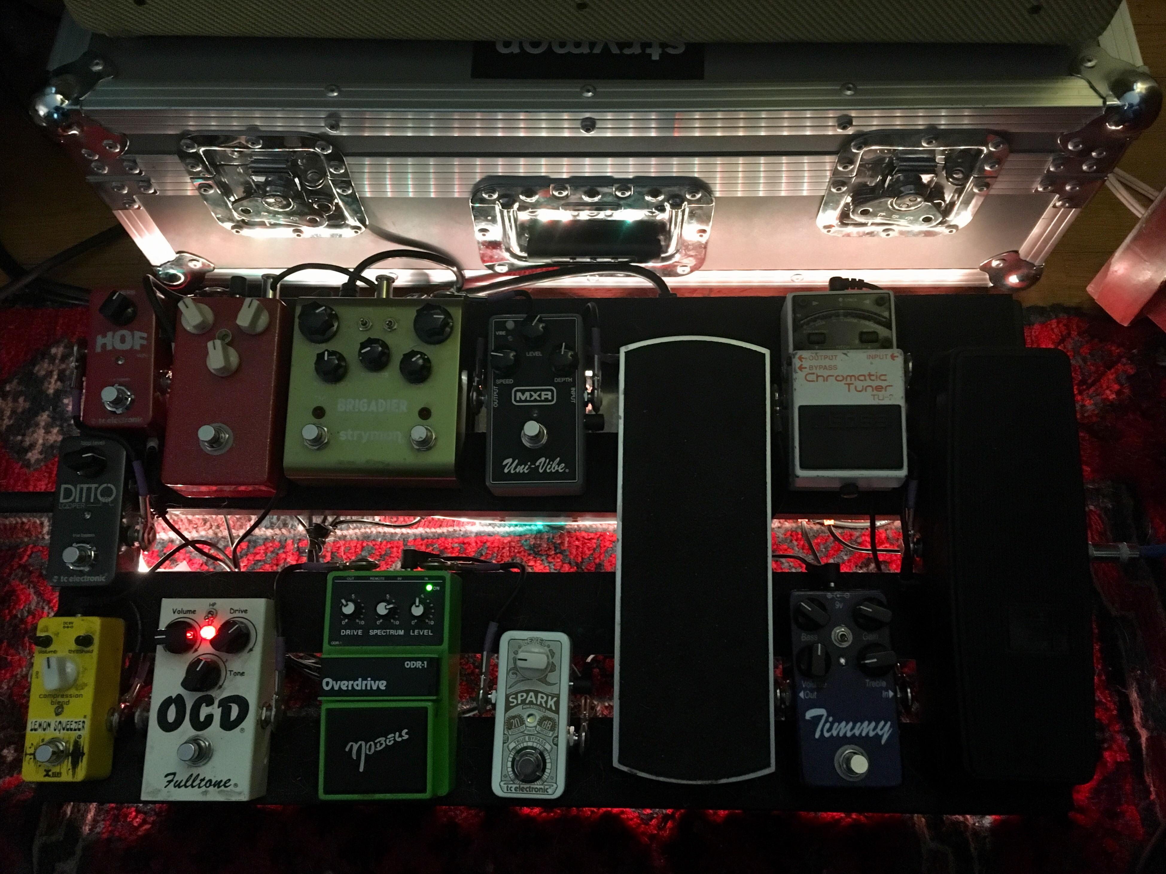Modern CountryRock Pedalboard w/LED’s. r/guitarpedals