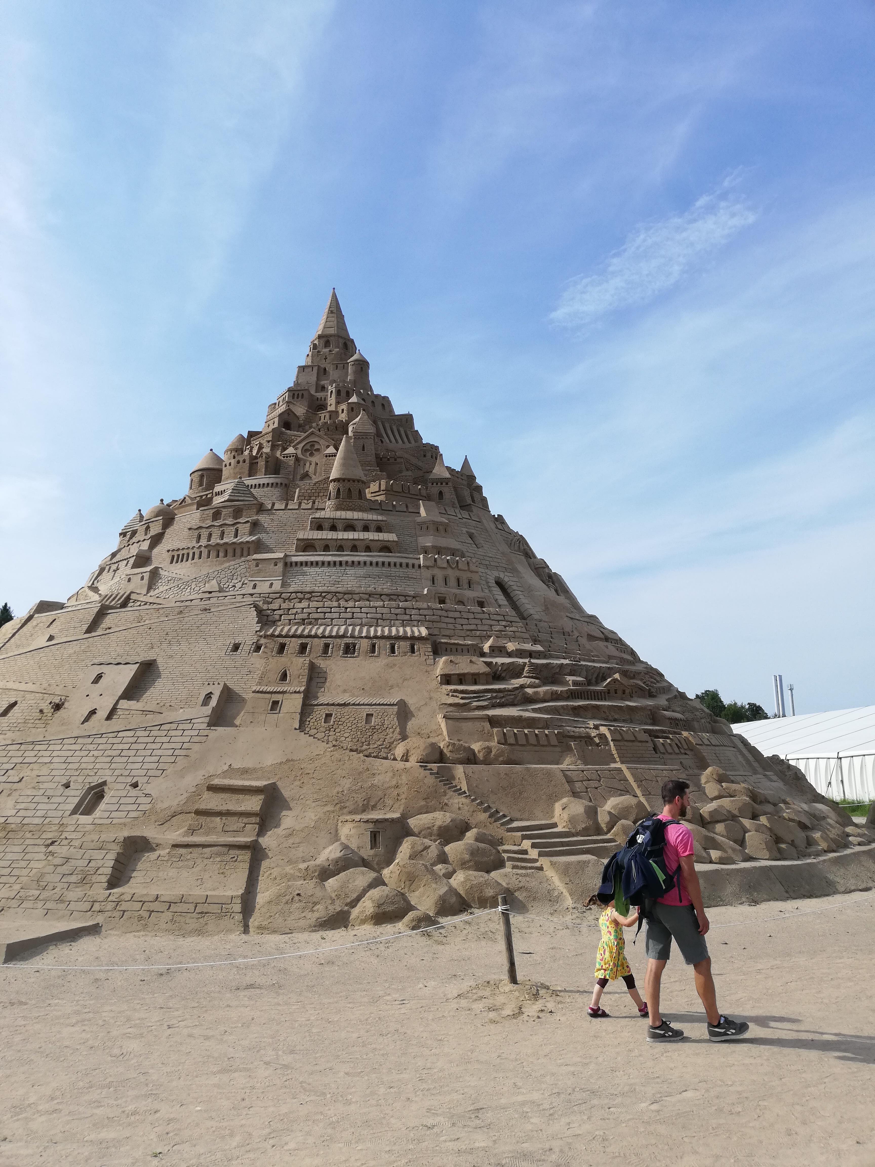 Worlds biggest sand castle on the island of Rügen, Germany r/toptalent