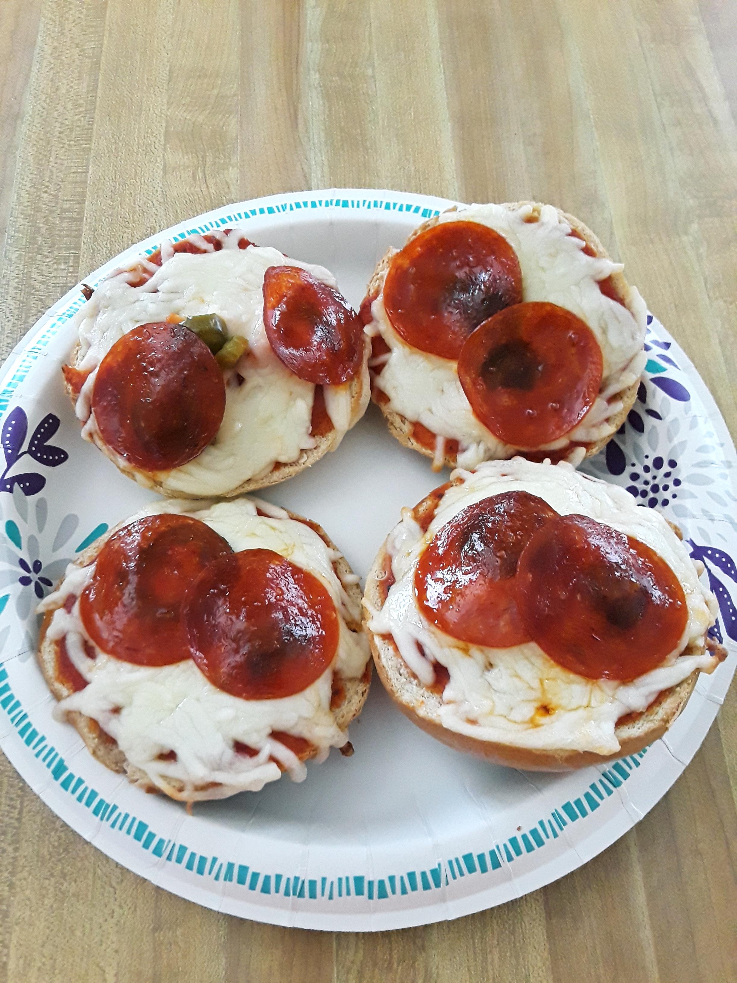 At 361 calories, pizza bagels are still possible and delicious r/1200isplenty