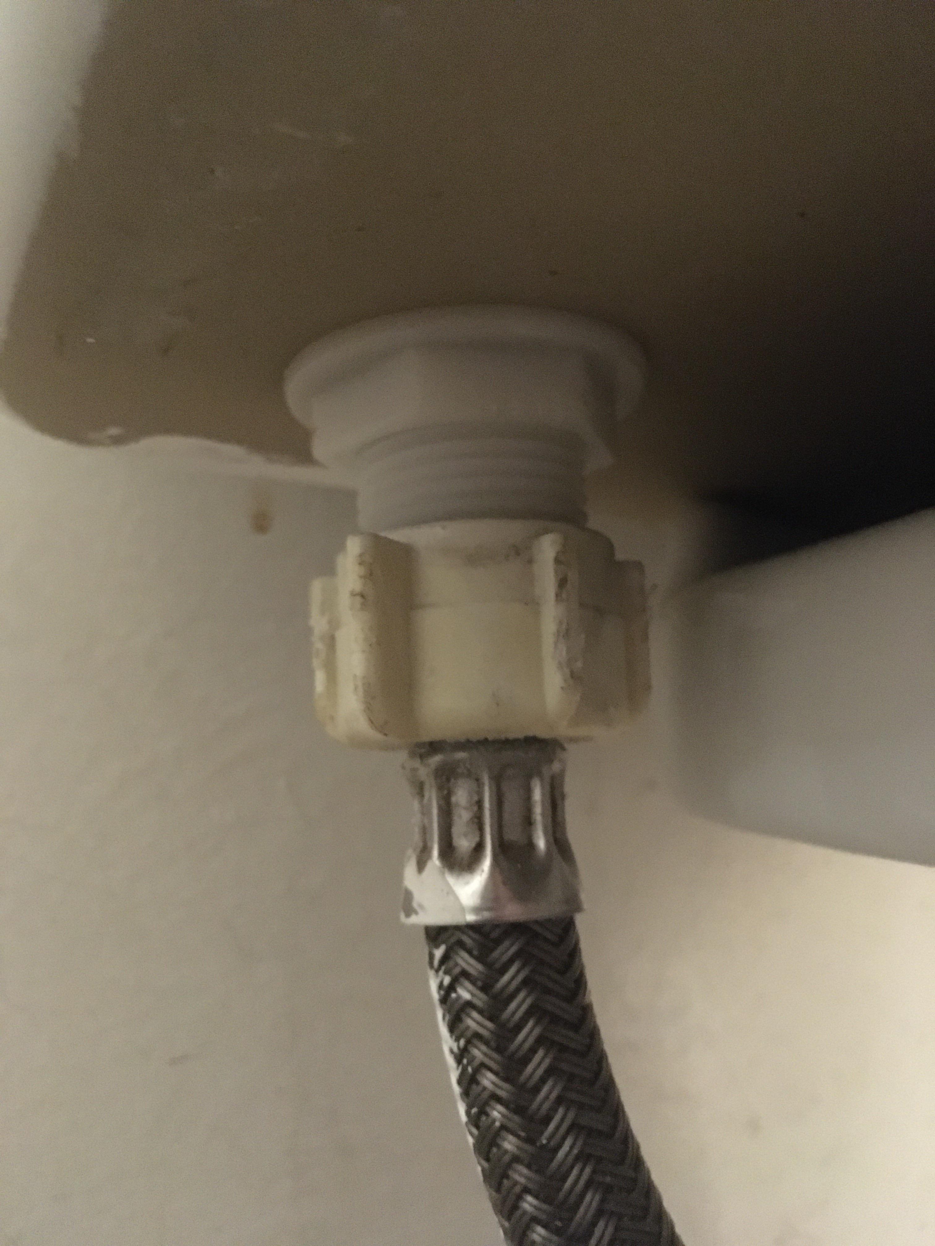 Can’t unscrew this water line to the toilet tank, any ideas? r/fixit
