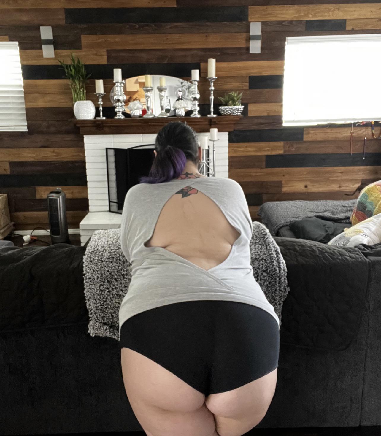 Bent over : latina_BBW