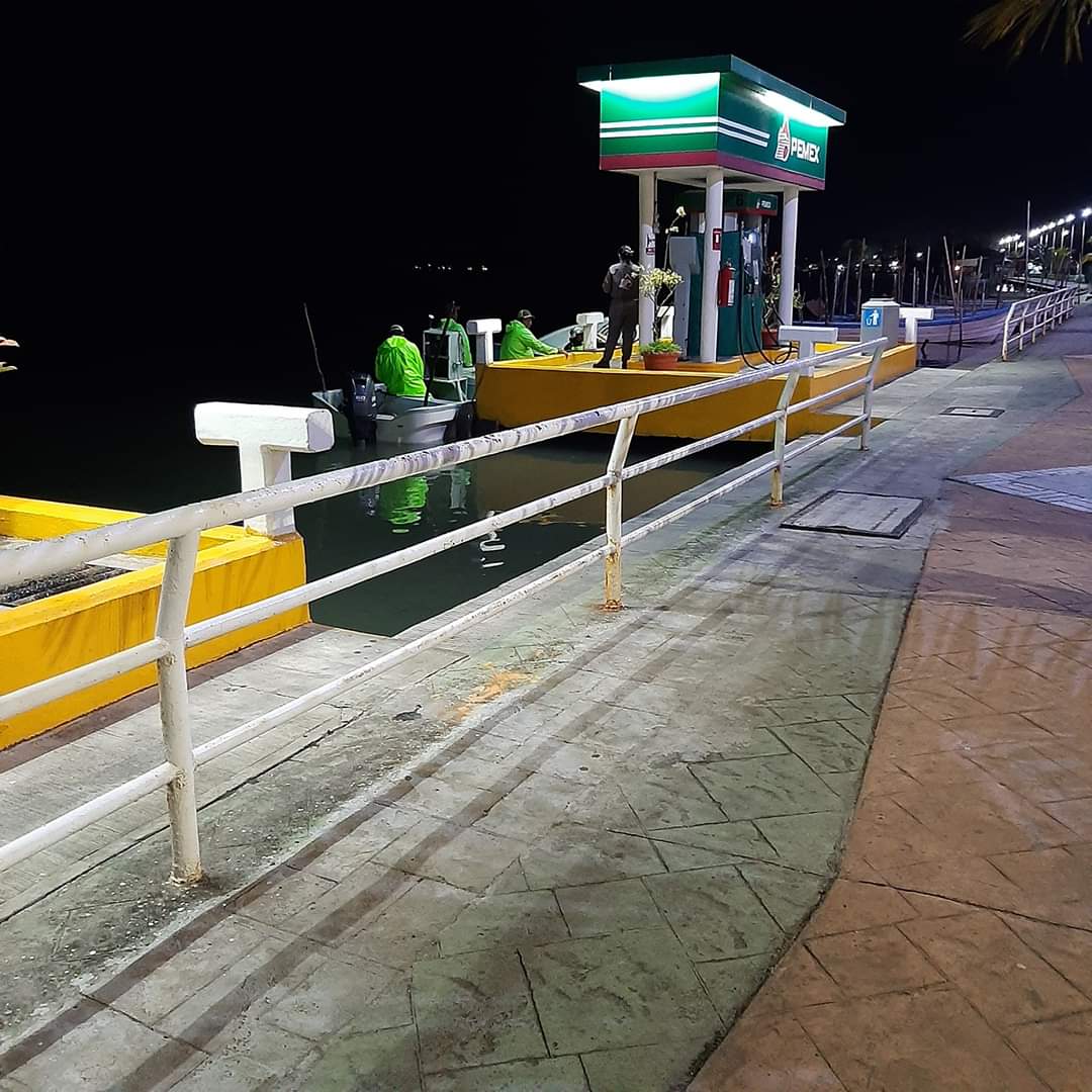 A gas station for boats. r/mildlyinteresting