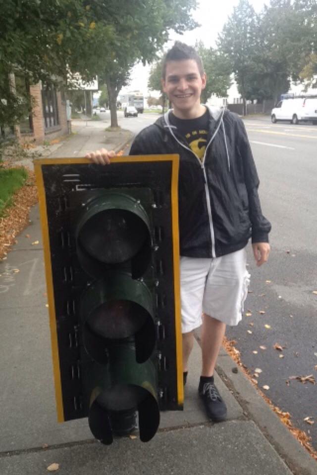Traffic Lights seem a lot bigger up close r/HumanForScale