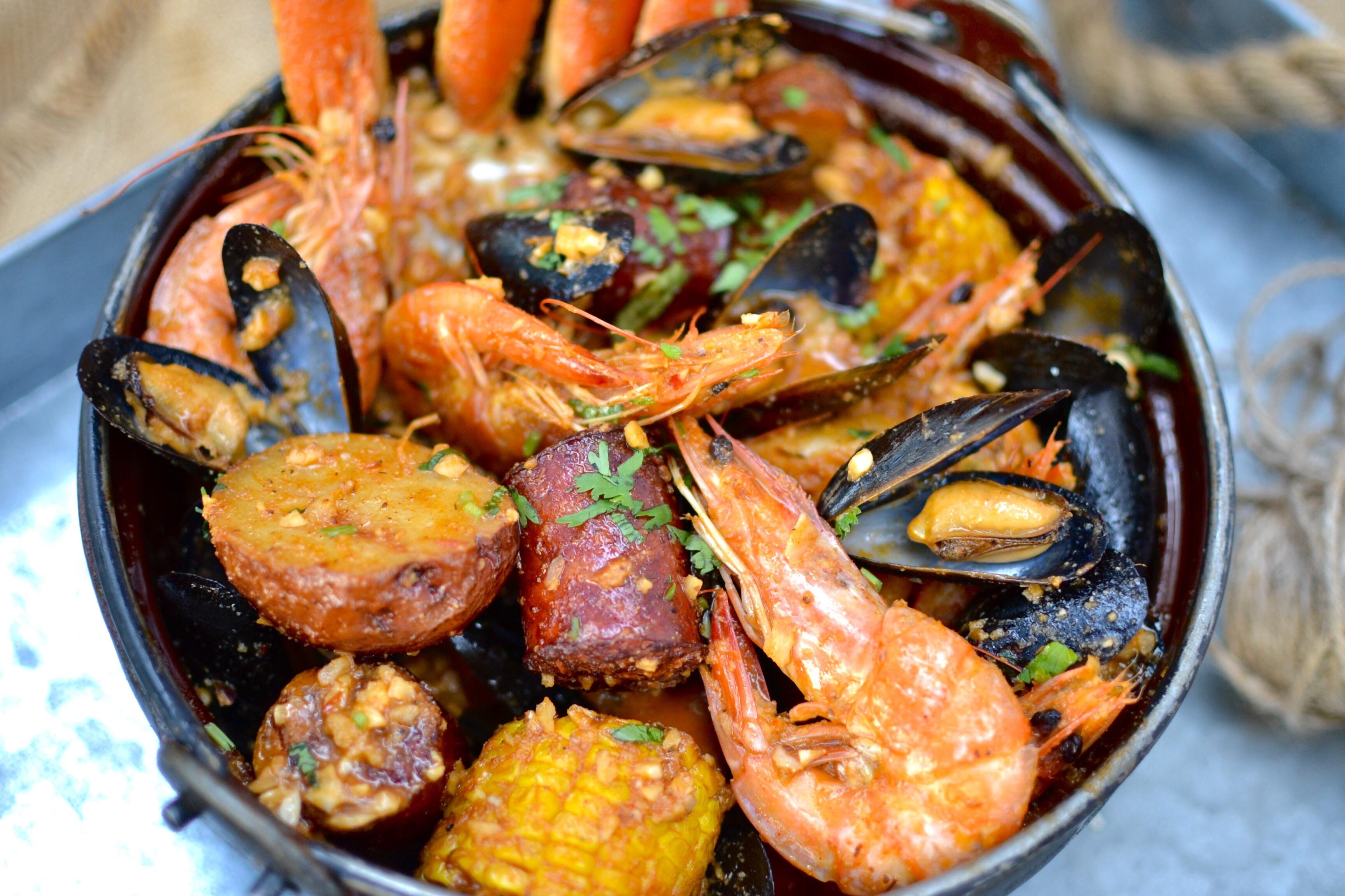 Snow Crab Boil [OC] [3456 x 2304] r/FoodPorn