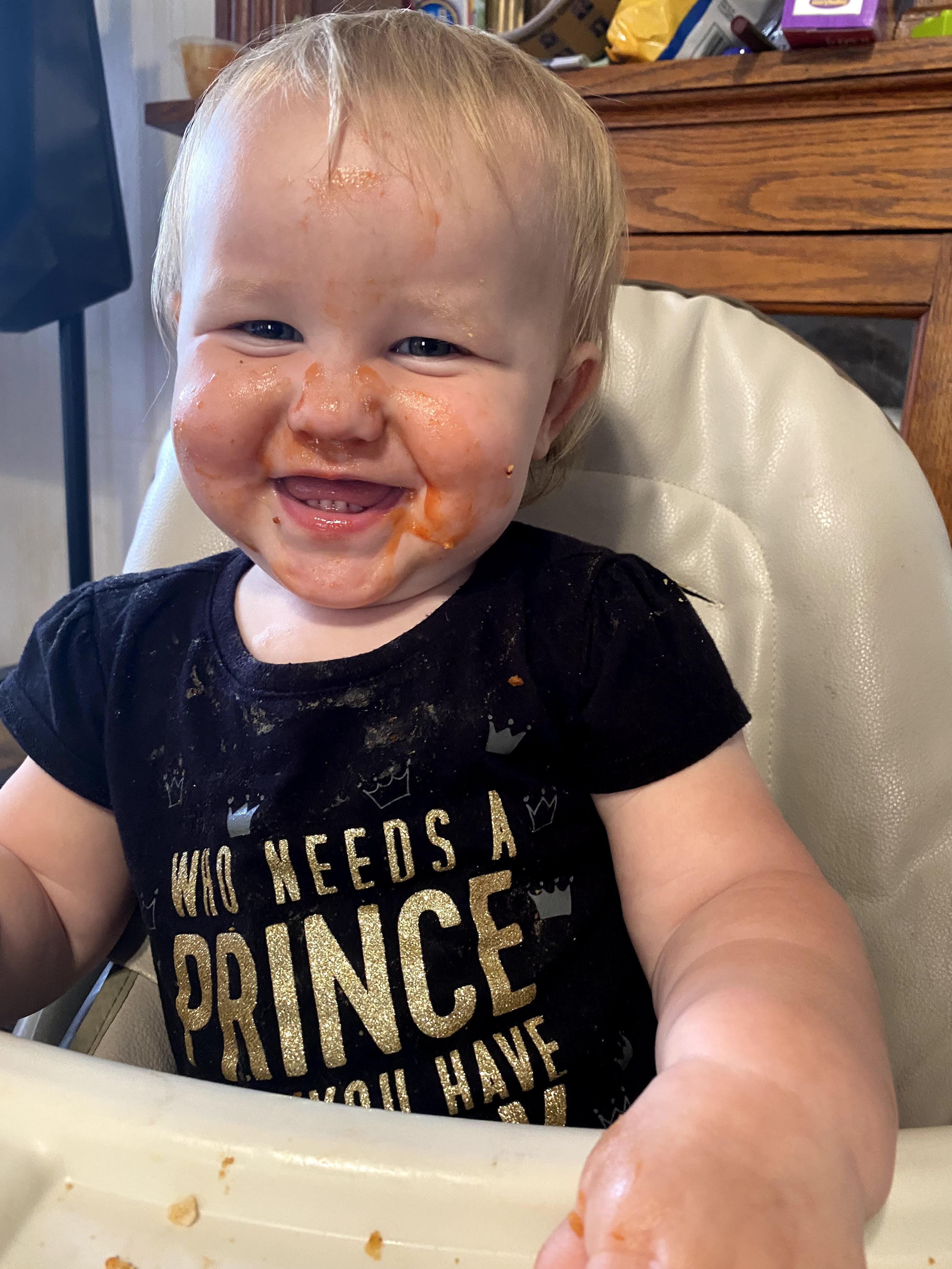 Anyone else's babe obsessed with ketchup? Haha r/Mommit