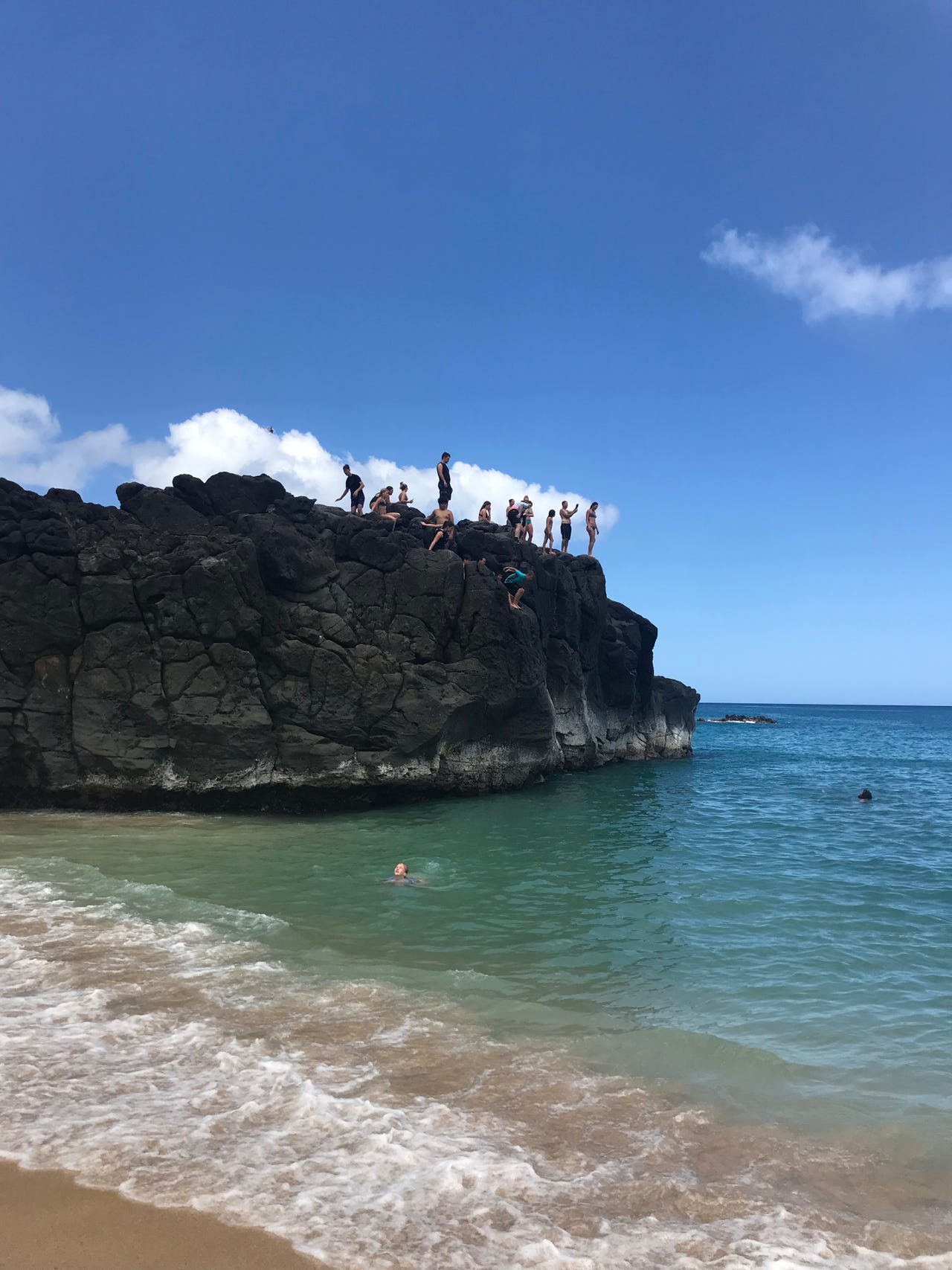 Cliff jumping at Waimea Bay Beach Park, Oahu, Hawaii r/Honolulu