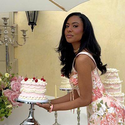 she looks a 40yo soccer mom : lovedoveclarkesnark