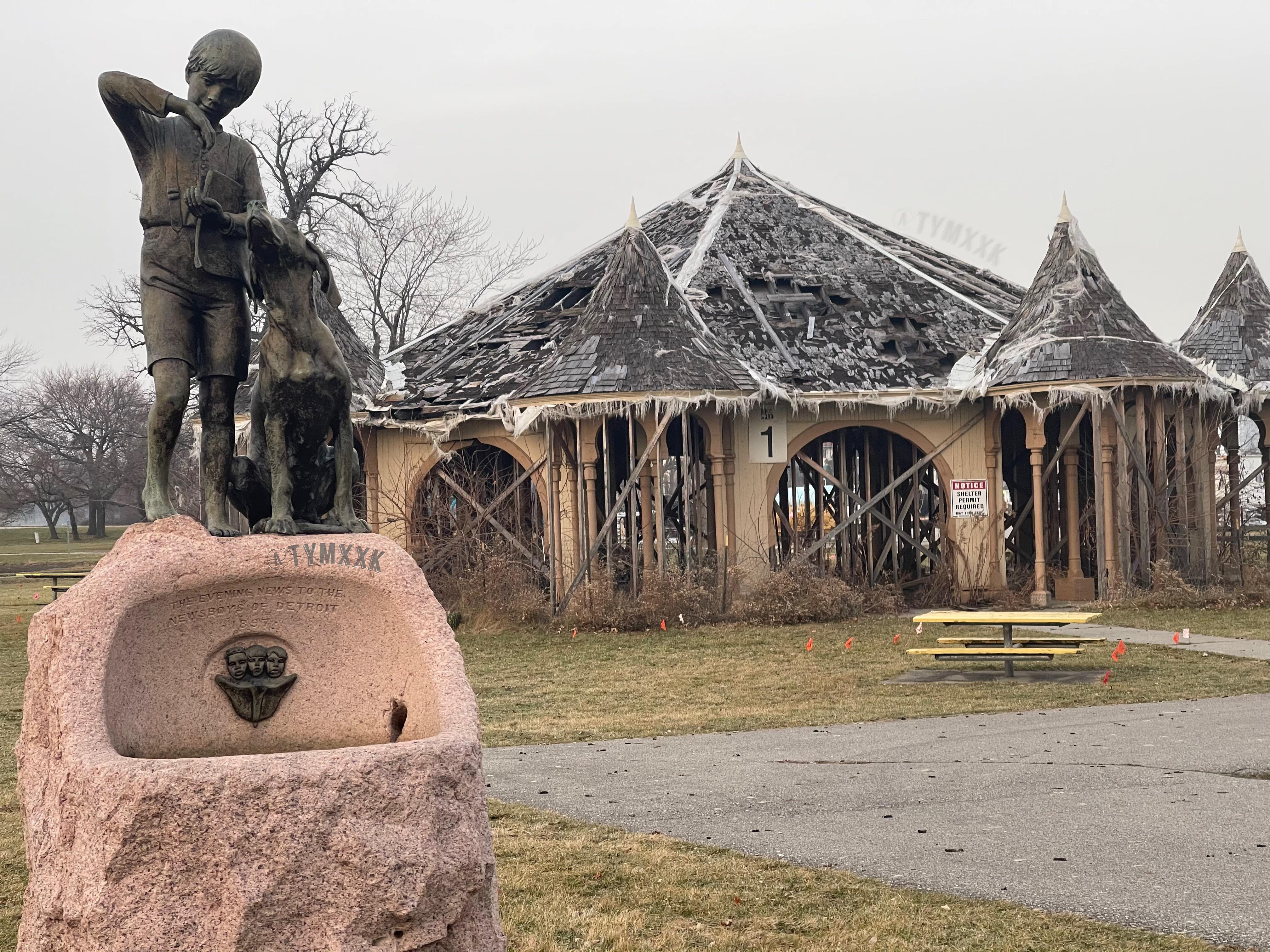 Newsboy Picnic Shelter — Belle Isle, Detroit, Mi r/AbandonedPorn
