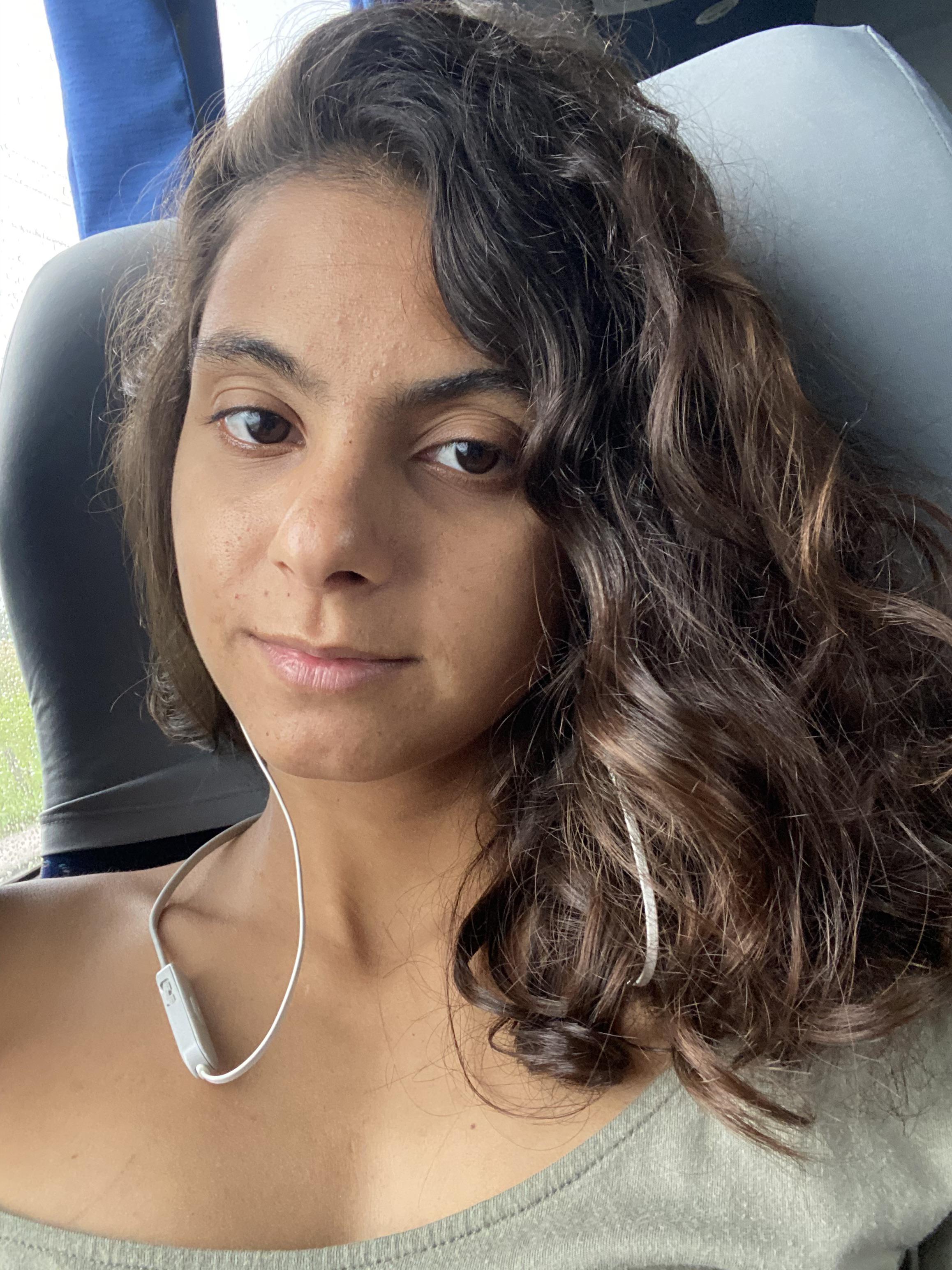 [25F] what are you guys listening to? r/selfie