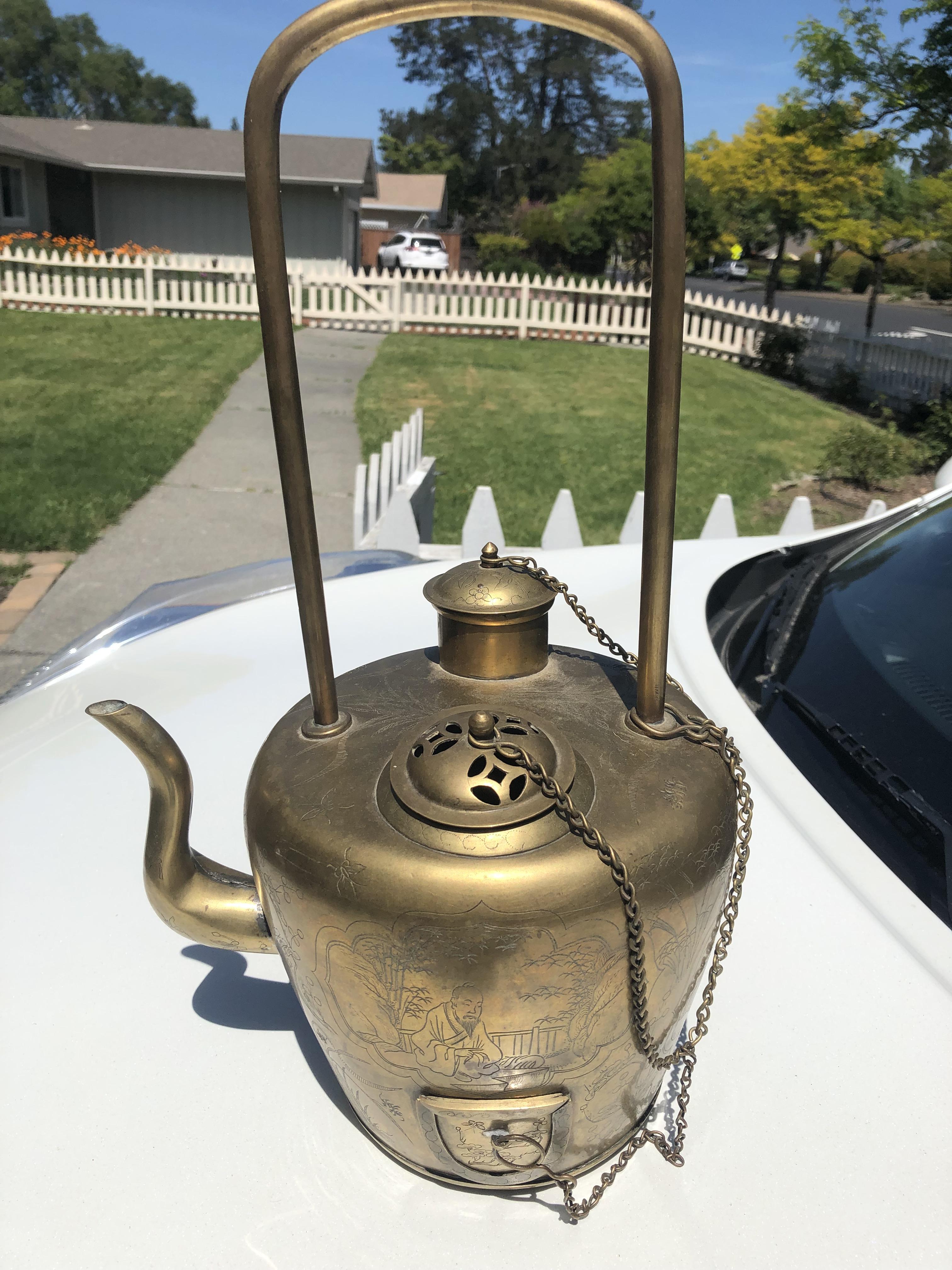 Please Help Me! Has anyone seen a teapot like this before? Half holds