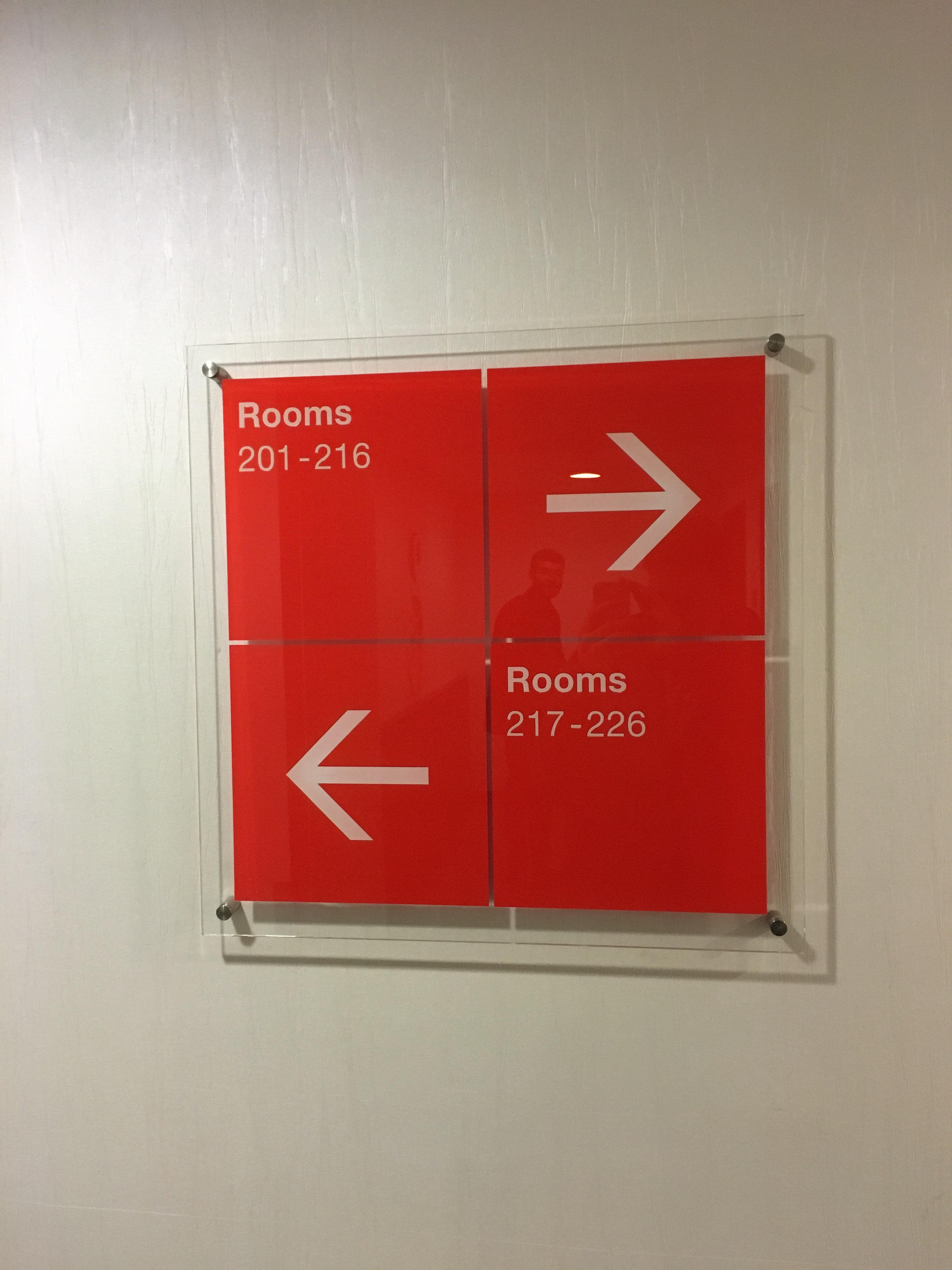 These hotel room directions r/CrappyDesign