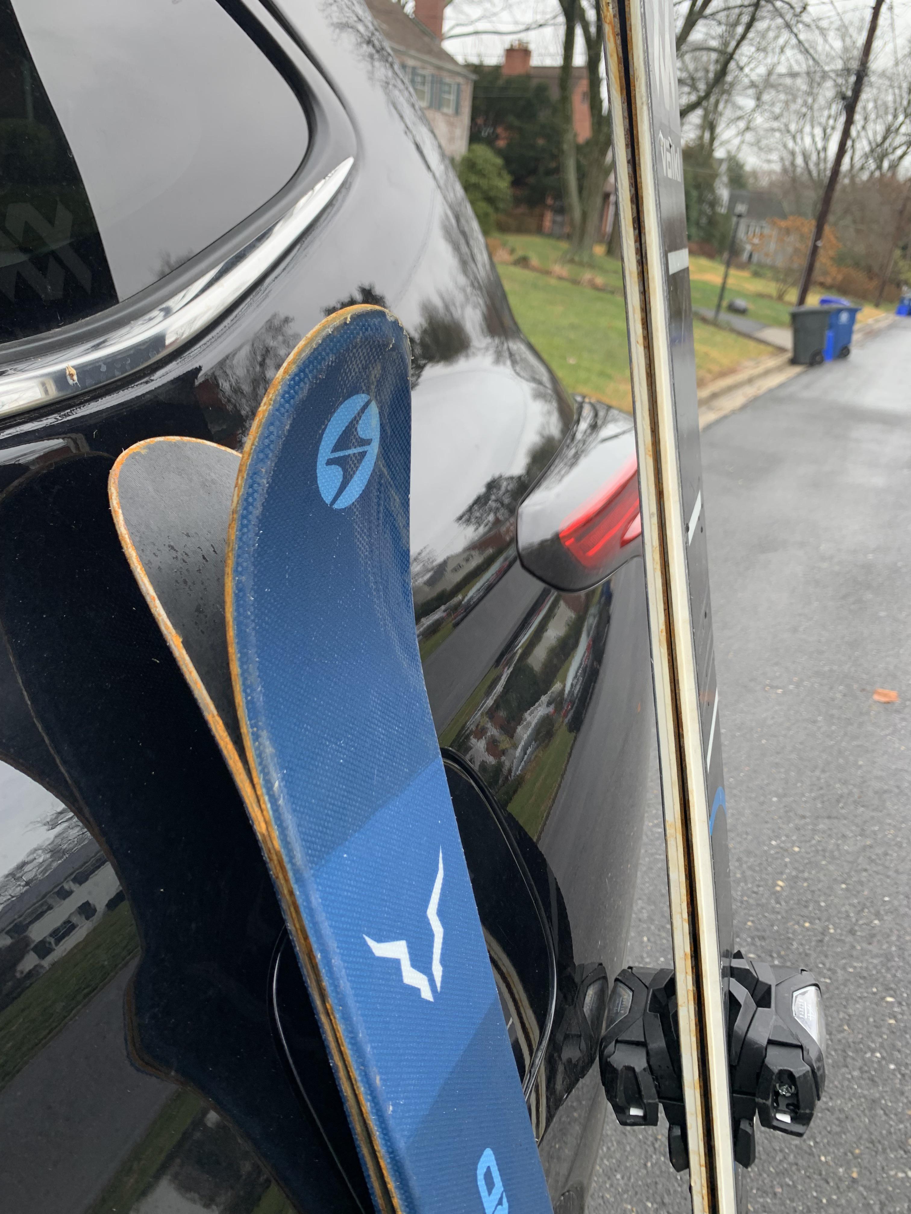 Dad left skis outside in the rain, is this a problem? r/skiing