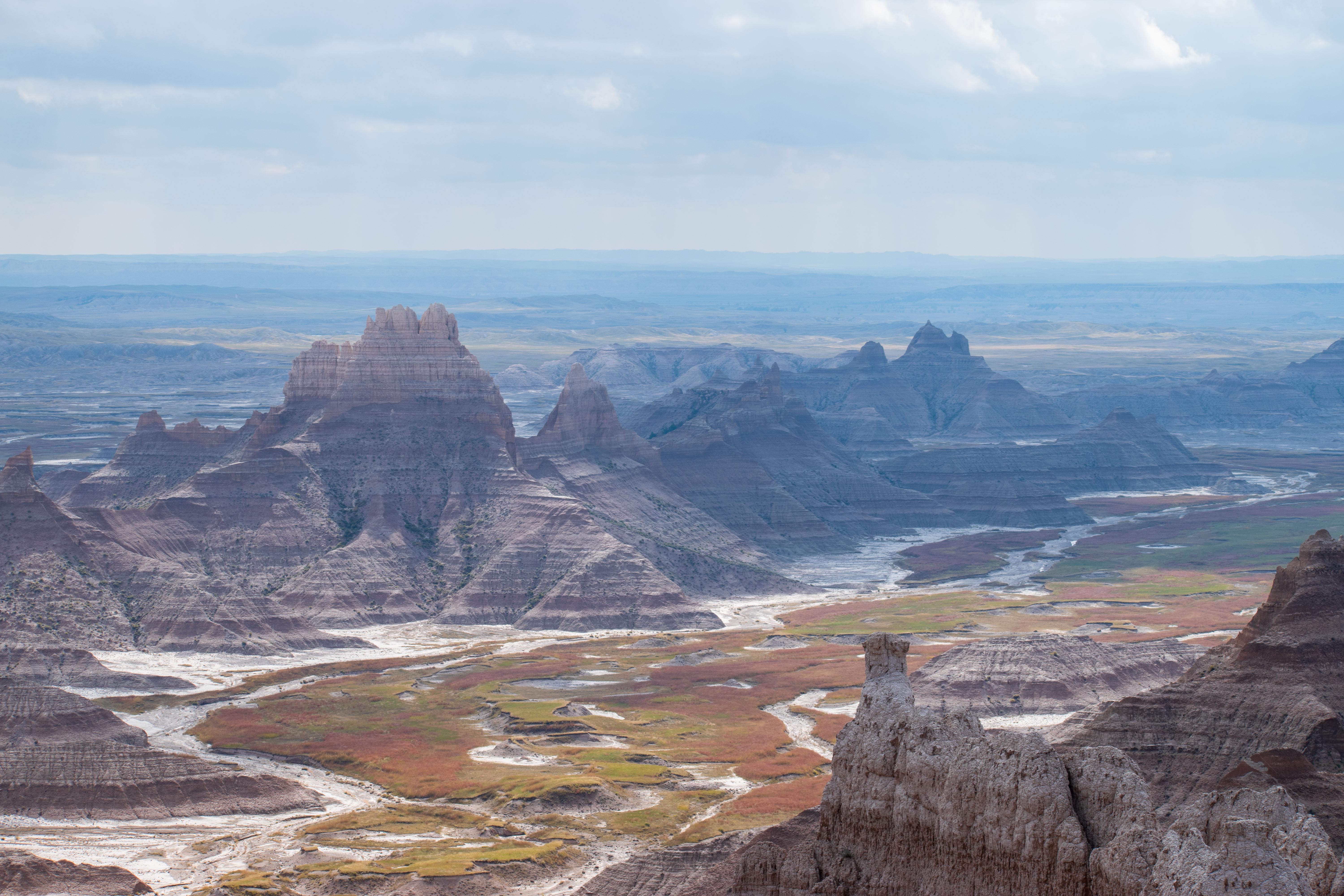 The Badlands of South Dakota [6000x4000][OC] r/EarthPorn
