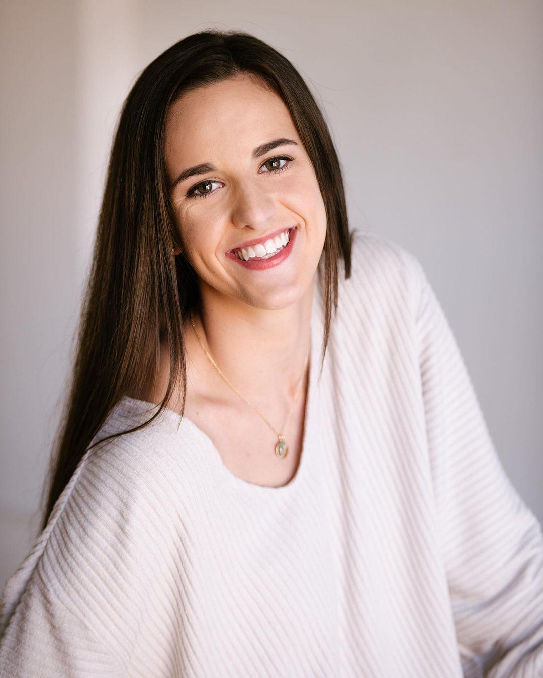 Caitlin Clark : FamousFaces