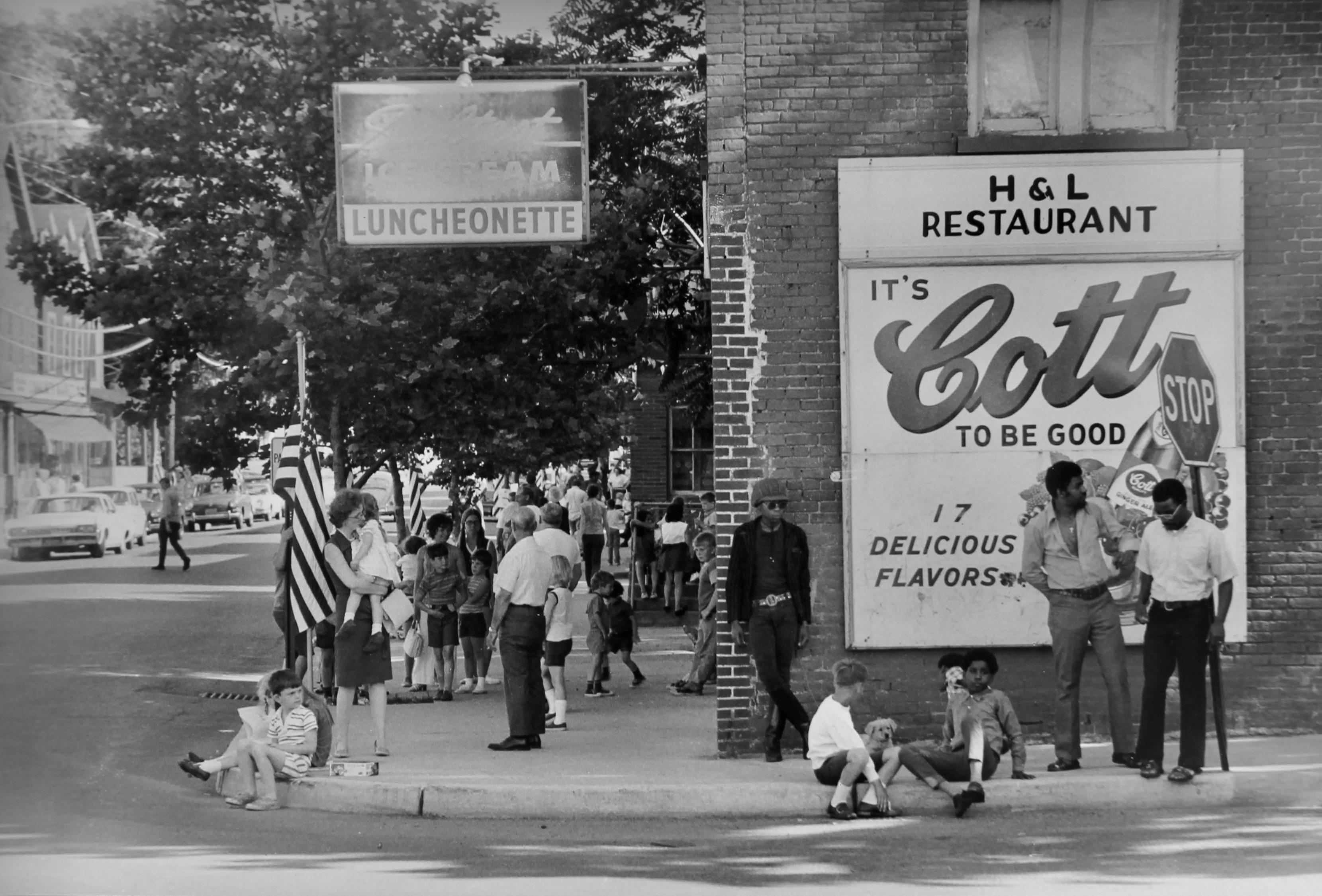 Parade in Piermont, New York 1971 r/OldSchoolCool