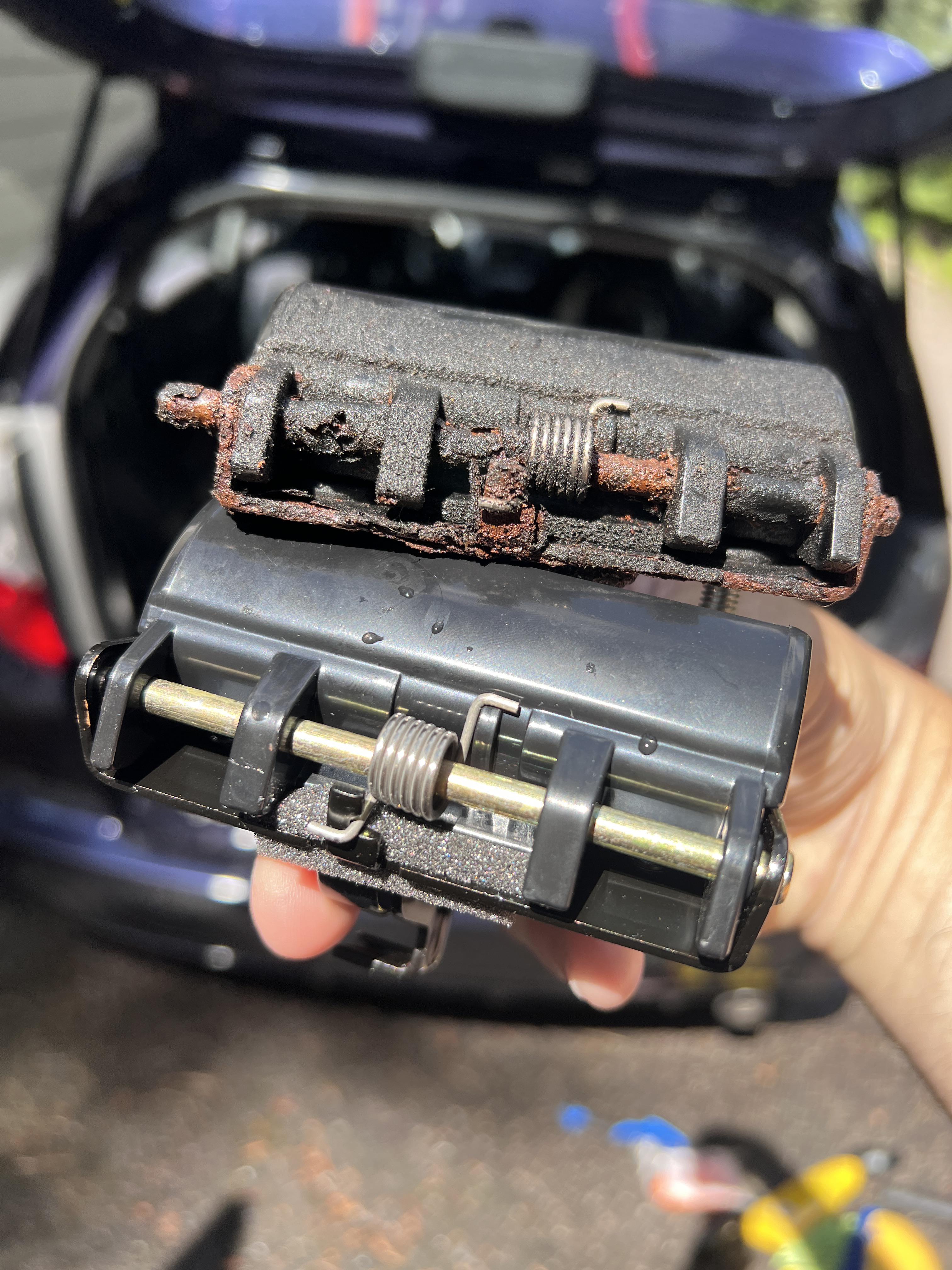 Rear latch comparison : hondafit