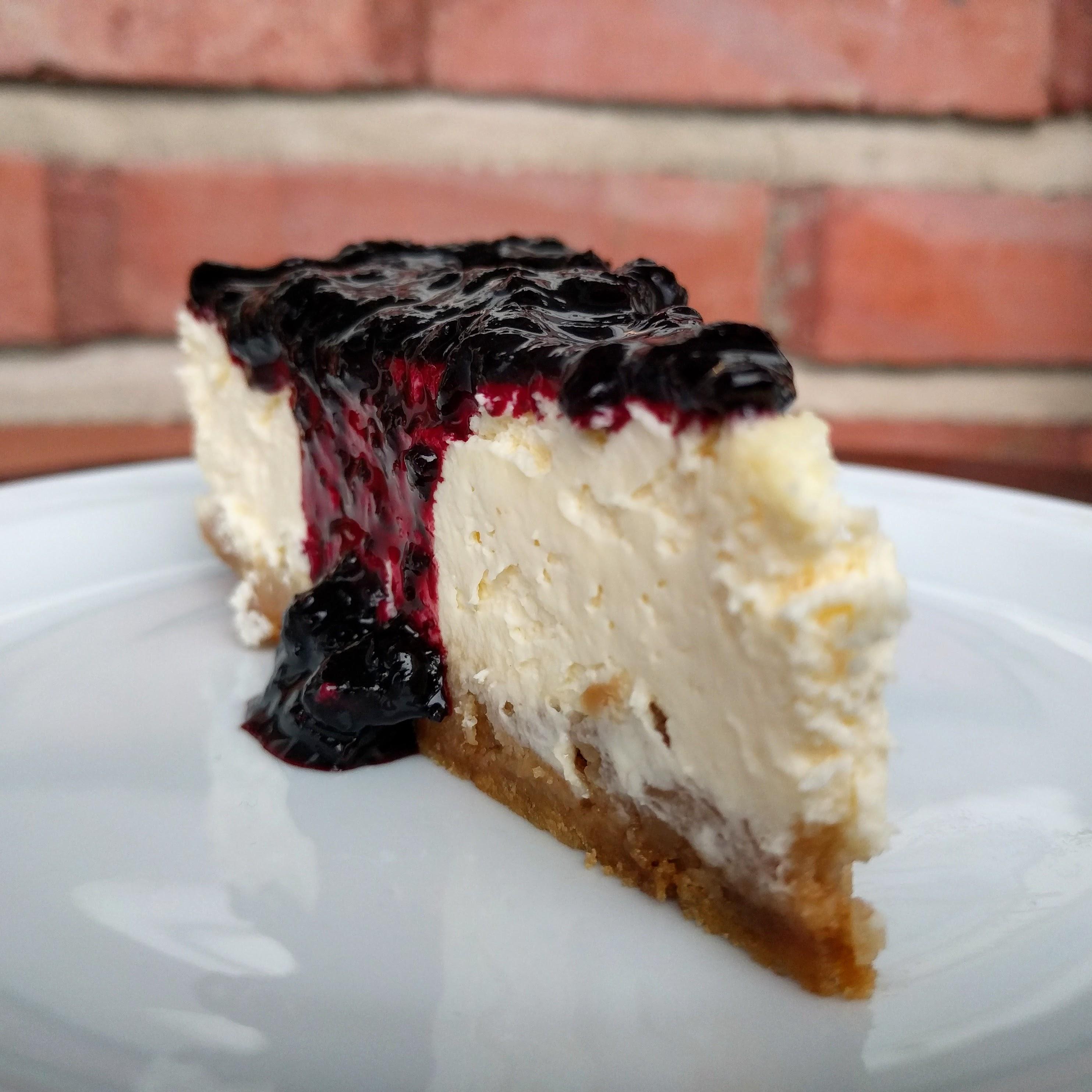 [Homemade] Cheesecake with wild blueberry jam r/food