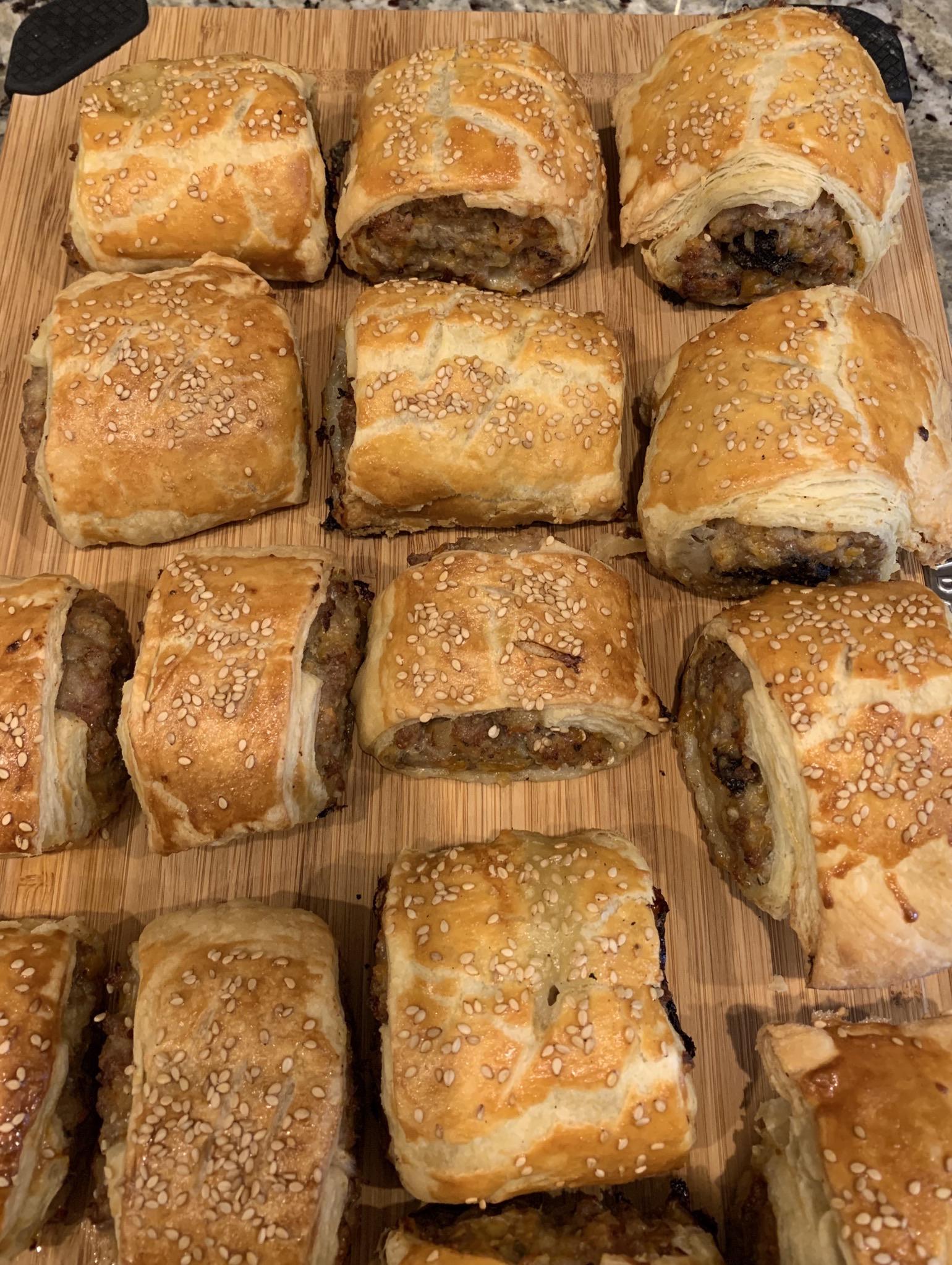 [Homemade] Pork & Apple and Pork & Blackpudding sausage rolls. r/food