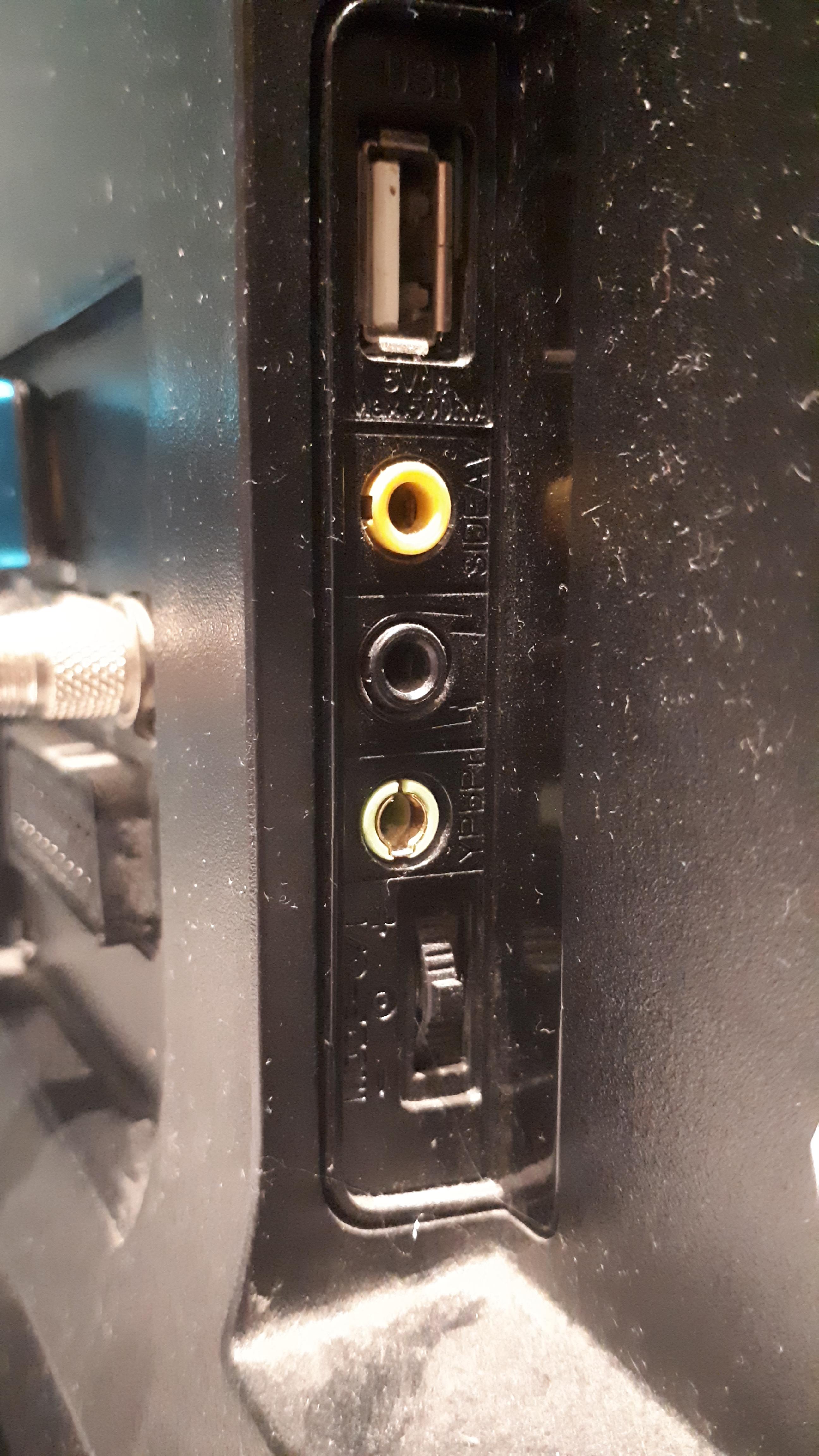 Can I plug a Wii into these? r/wii