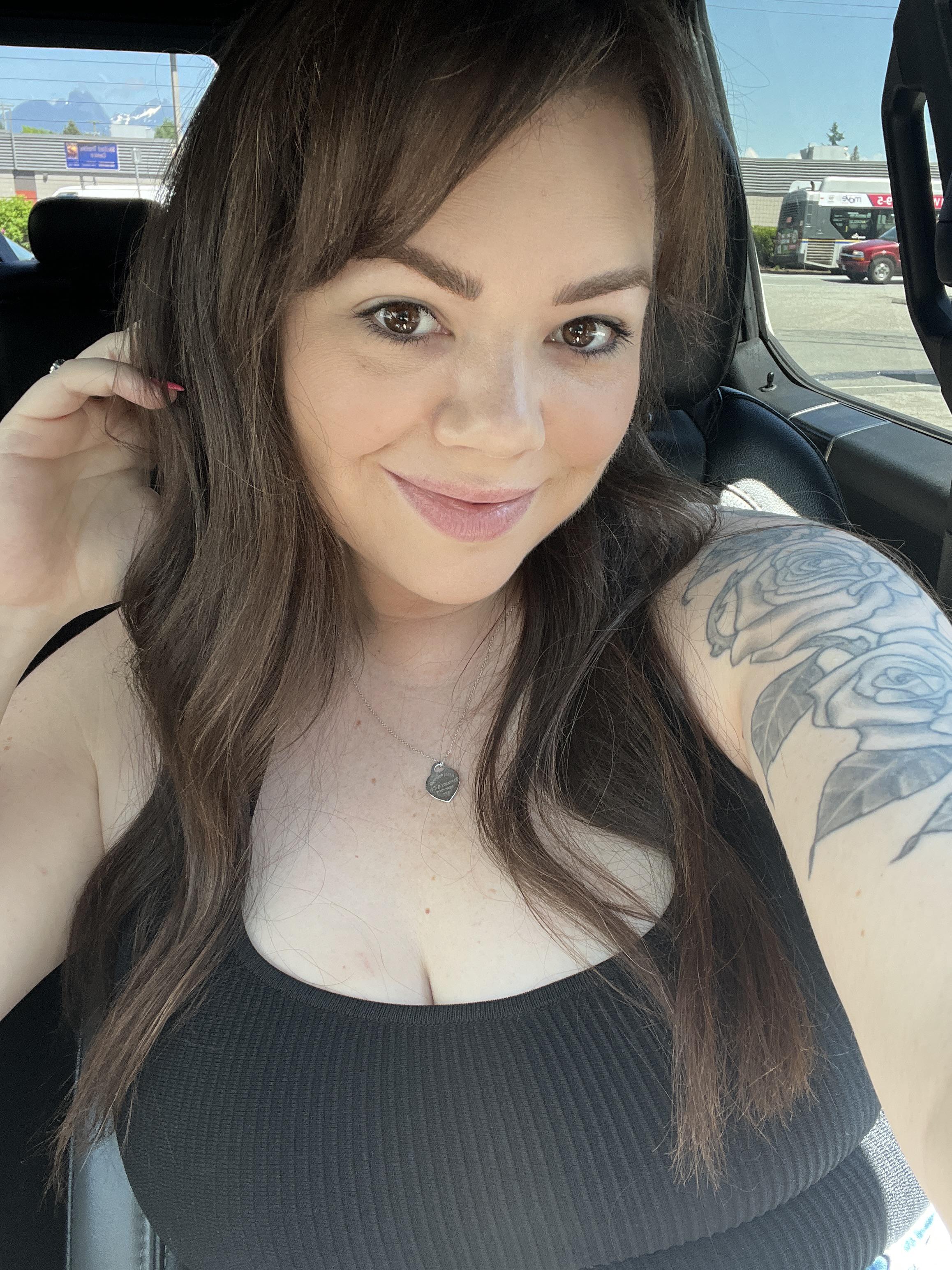 Sunny day selfie! : cougars_and_milfs_sfw