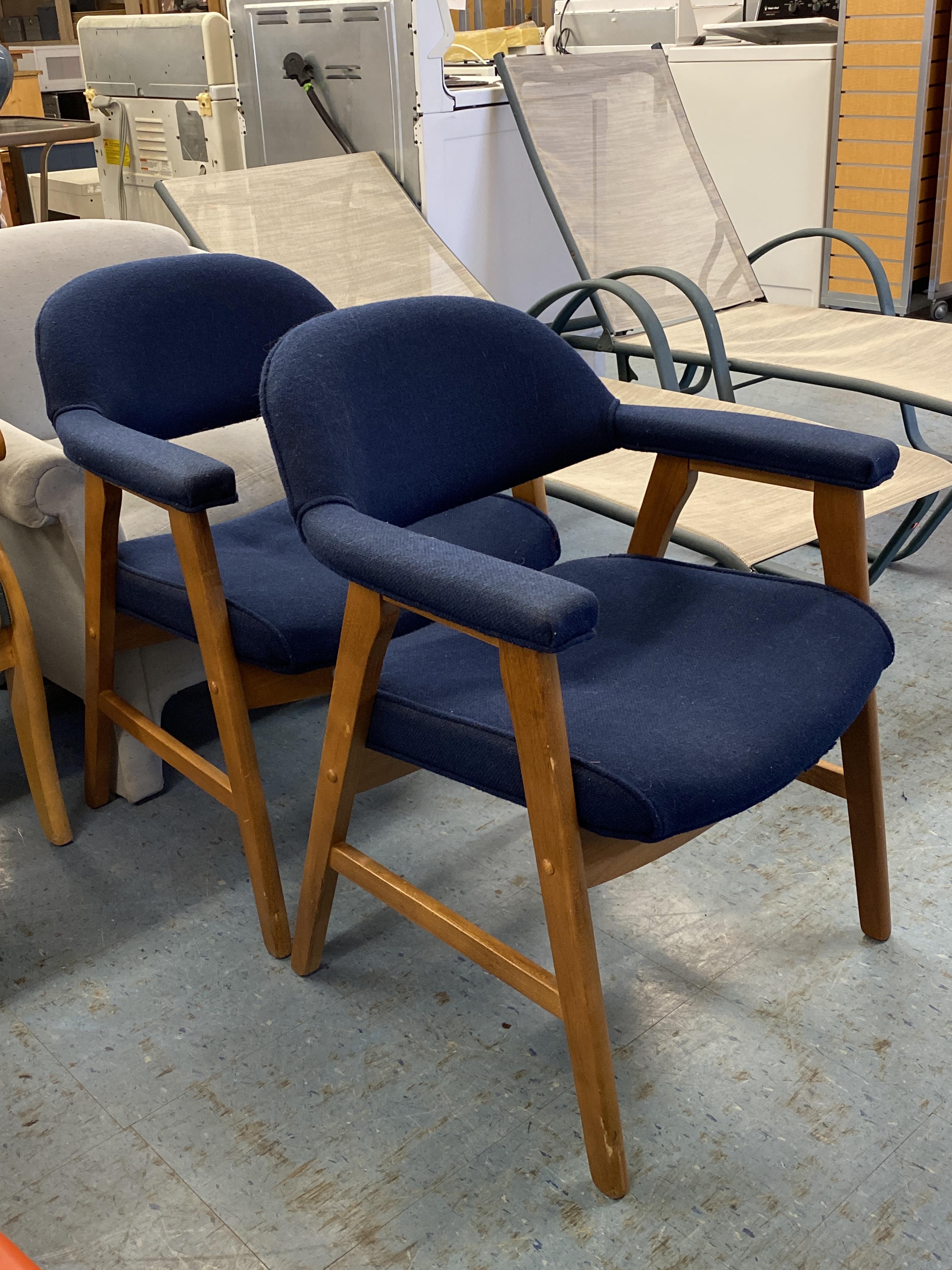 Found a pair of MurphyMiller Lounge chairs for the living room! Found