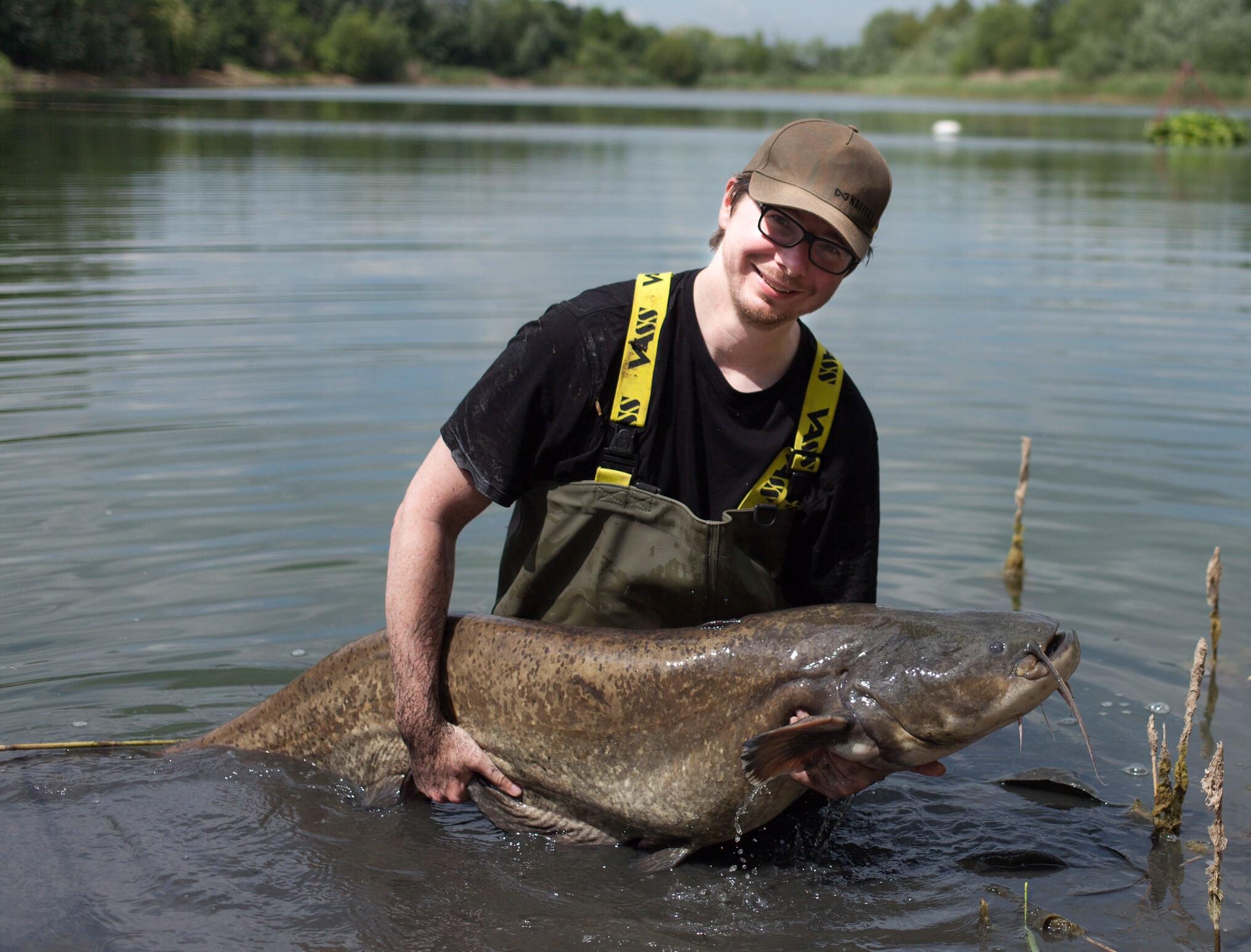 PB Wels Catfish, 60lb+ caught at the Essex Manor, UK r/Fishing