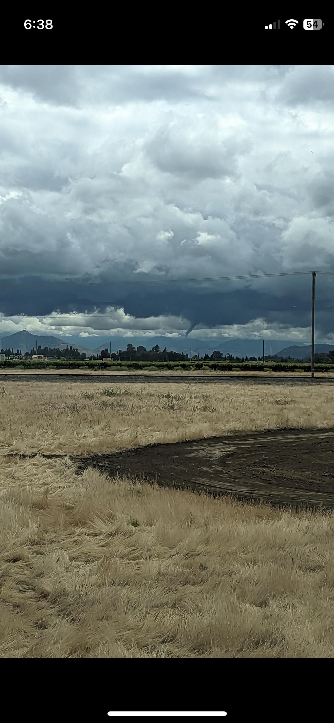 Funnel cloud in Fresno, California r/stormchasing