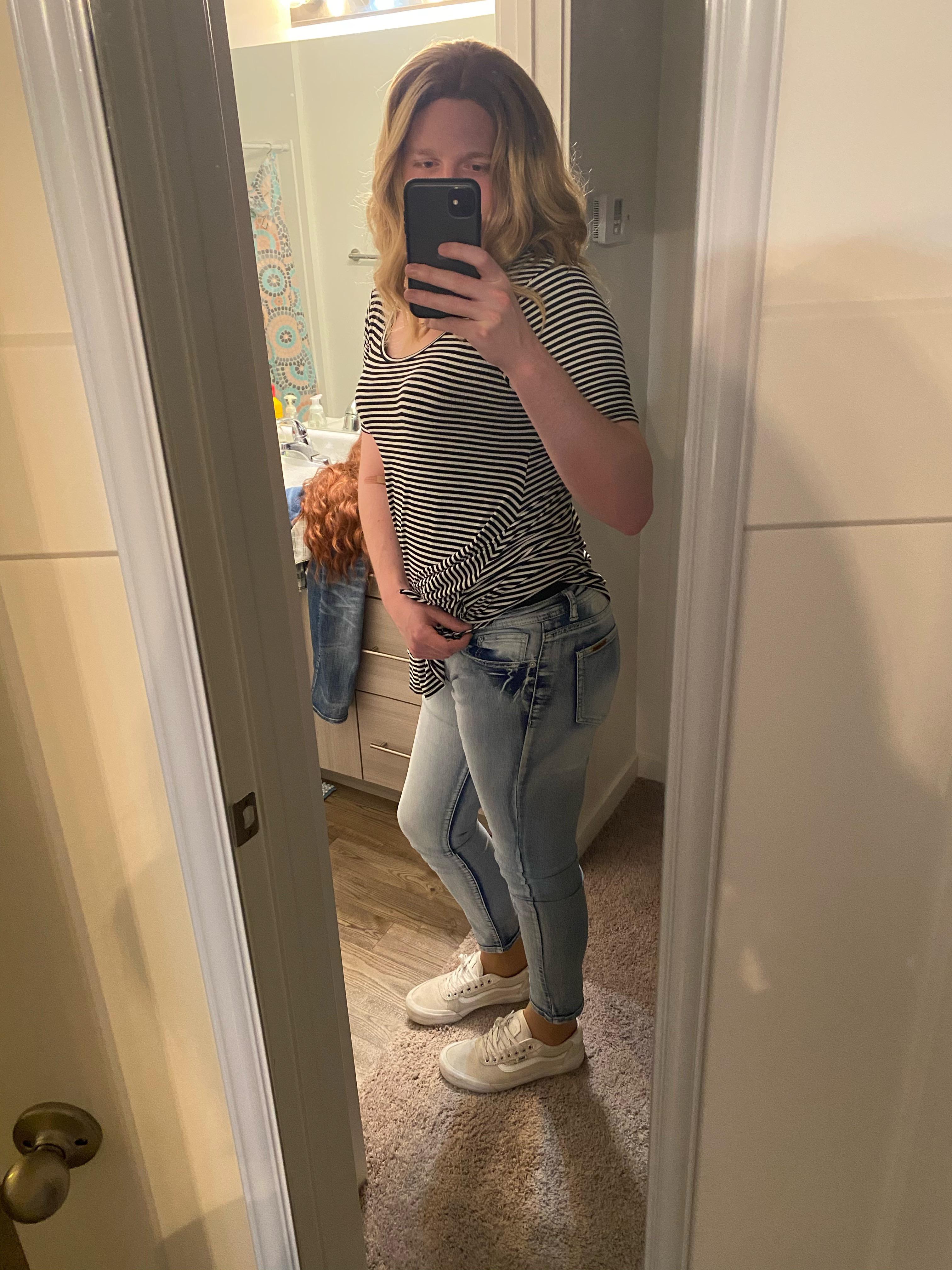 Small waist, pretty face, with a big bank 😘 r/femboy