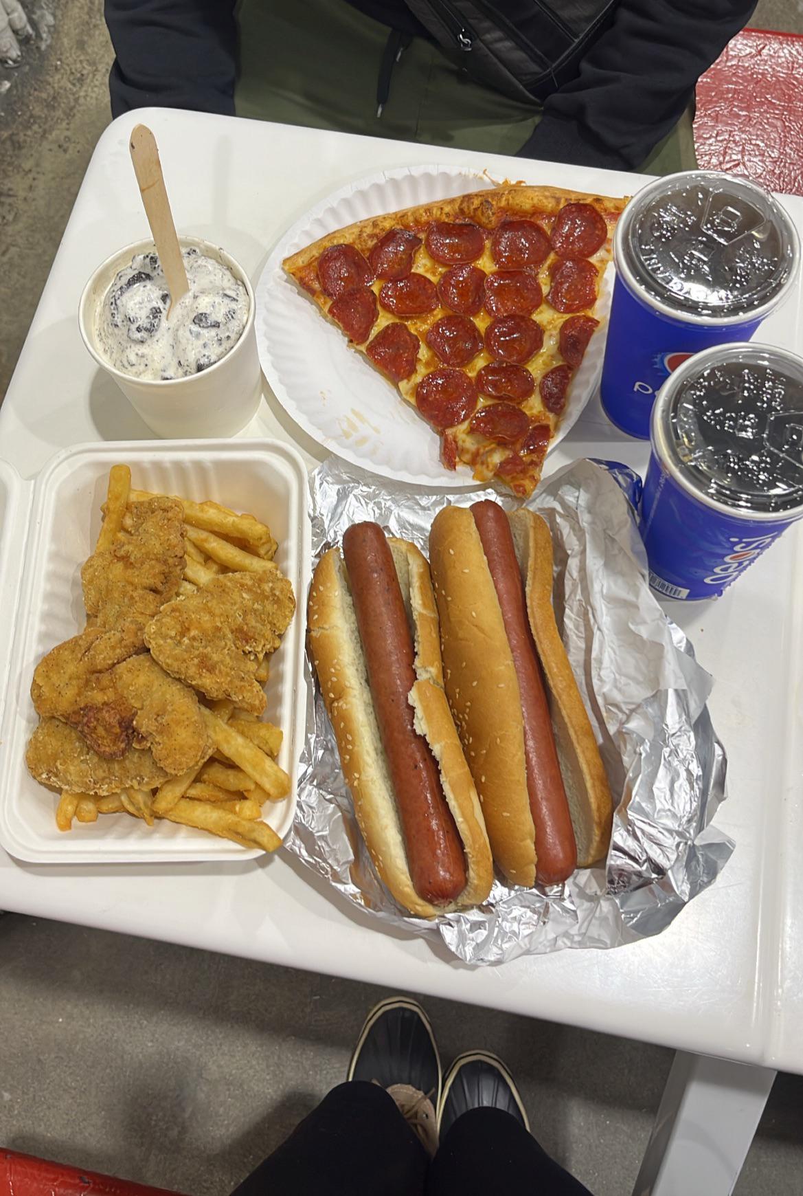 Beef & Polish hotdogs at Costco r/hotdogs