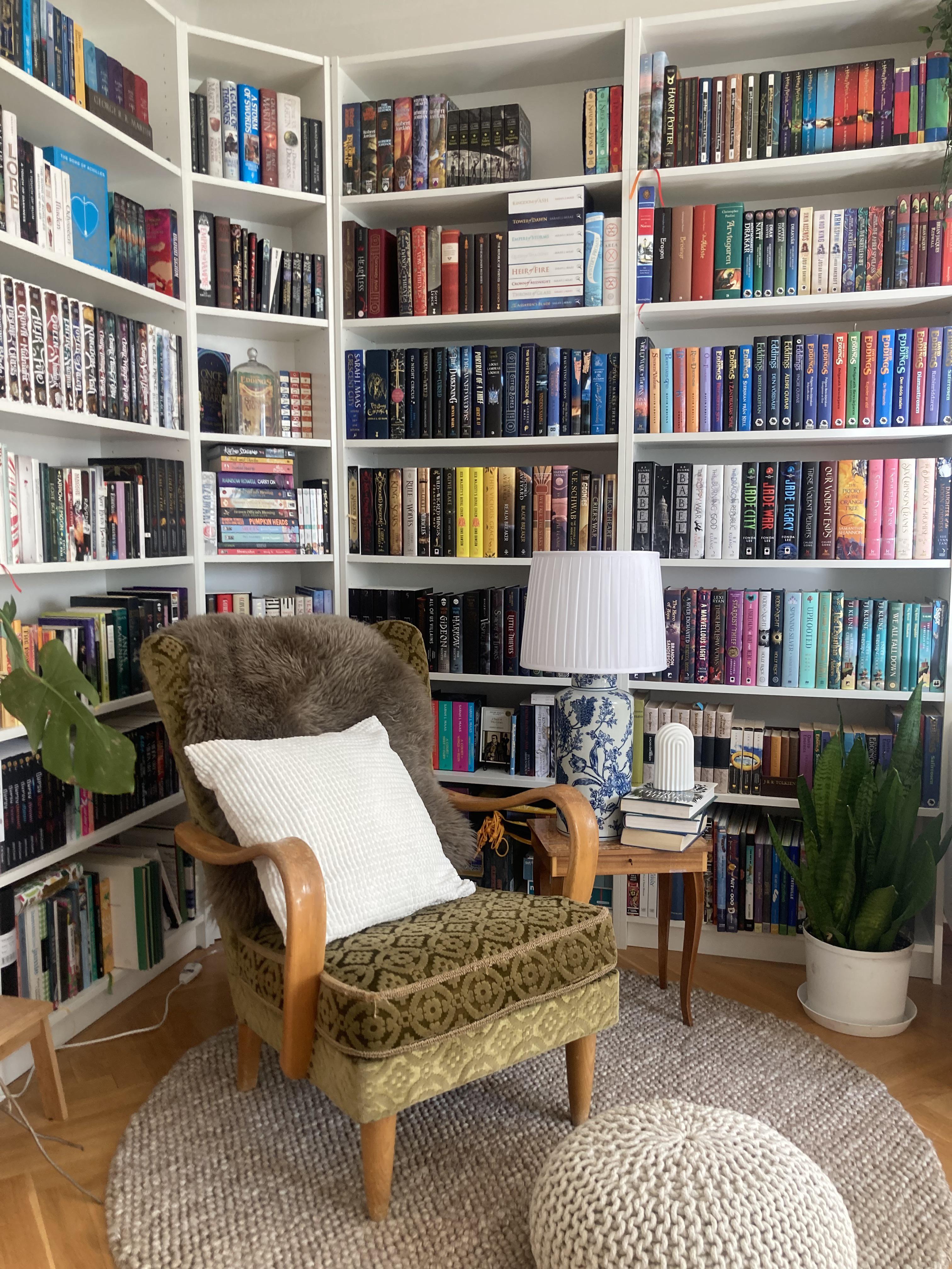 Reading nook in progress 🌱 r/bookshelf