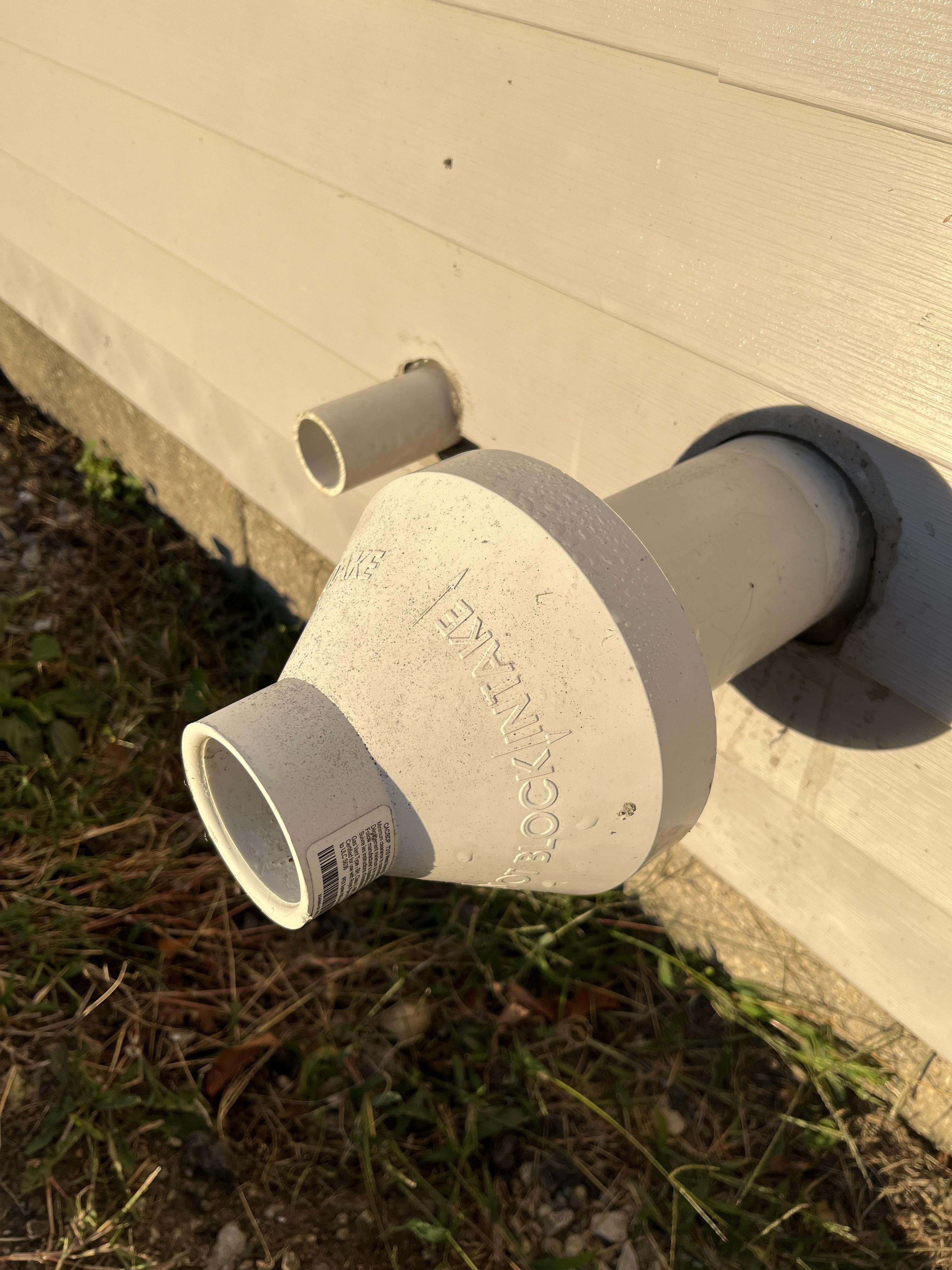 Should these furnace air pipes have hot air venting out the bigger pipe