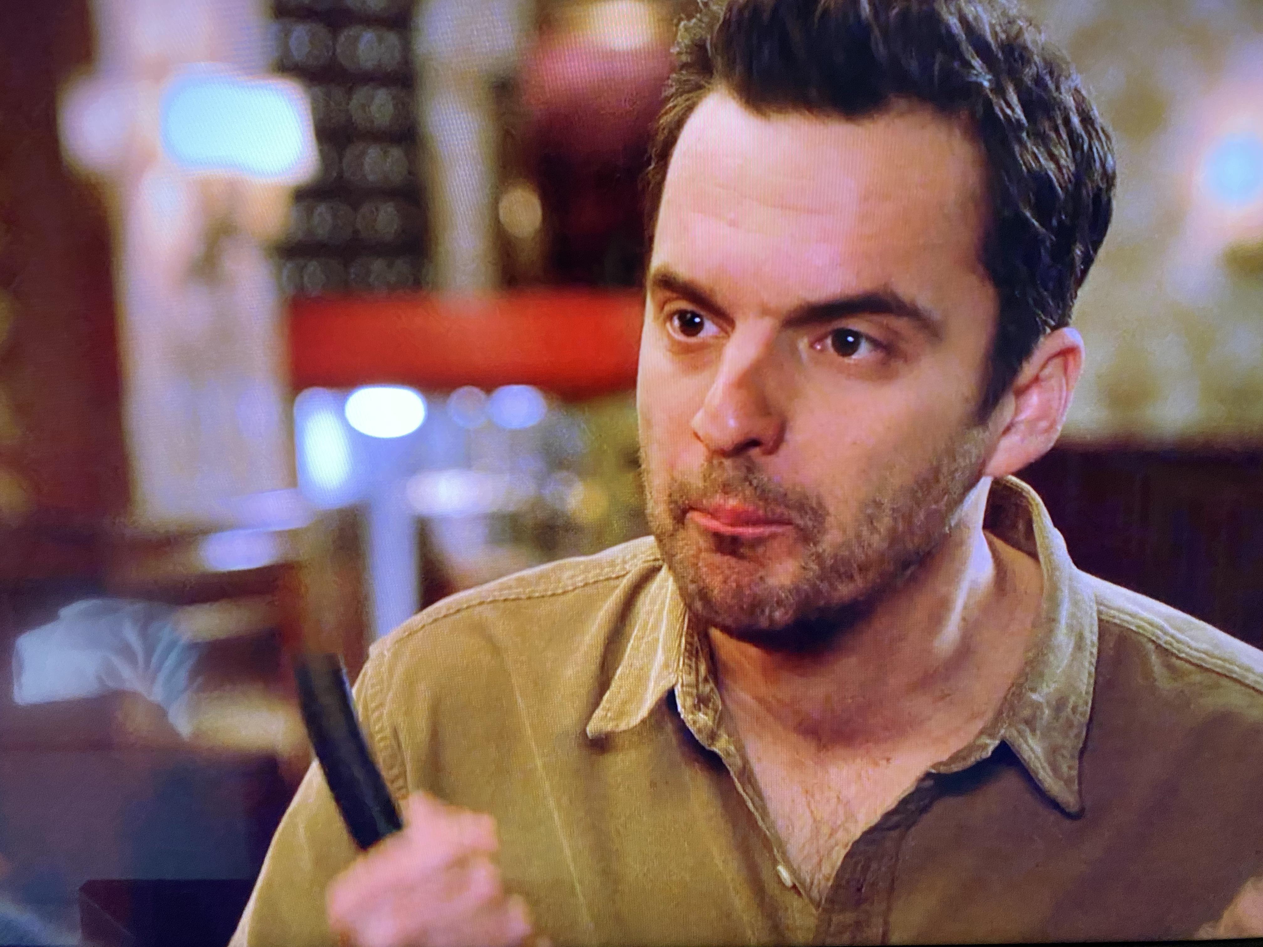 Doing a rewatch and realized that they actually got a popcorn machine for the bar! r/NewGirl