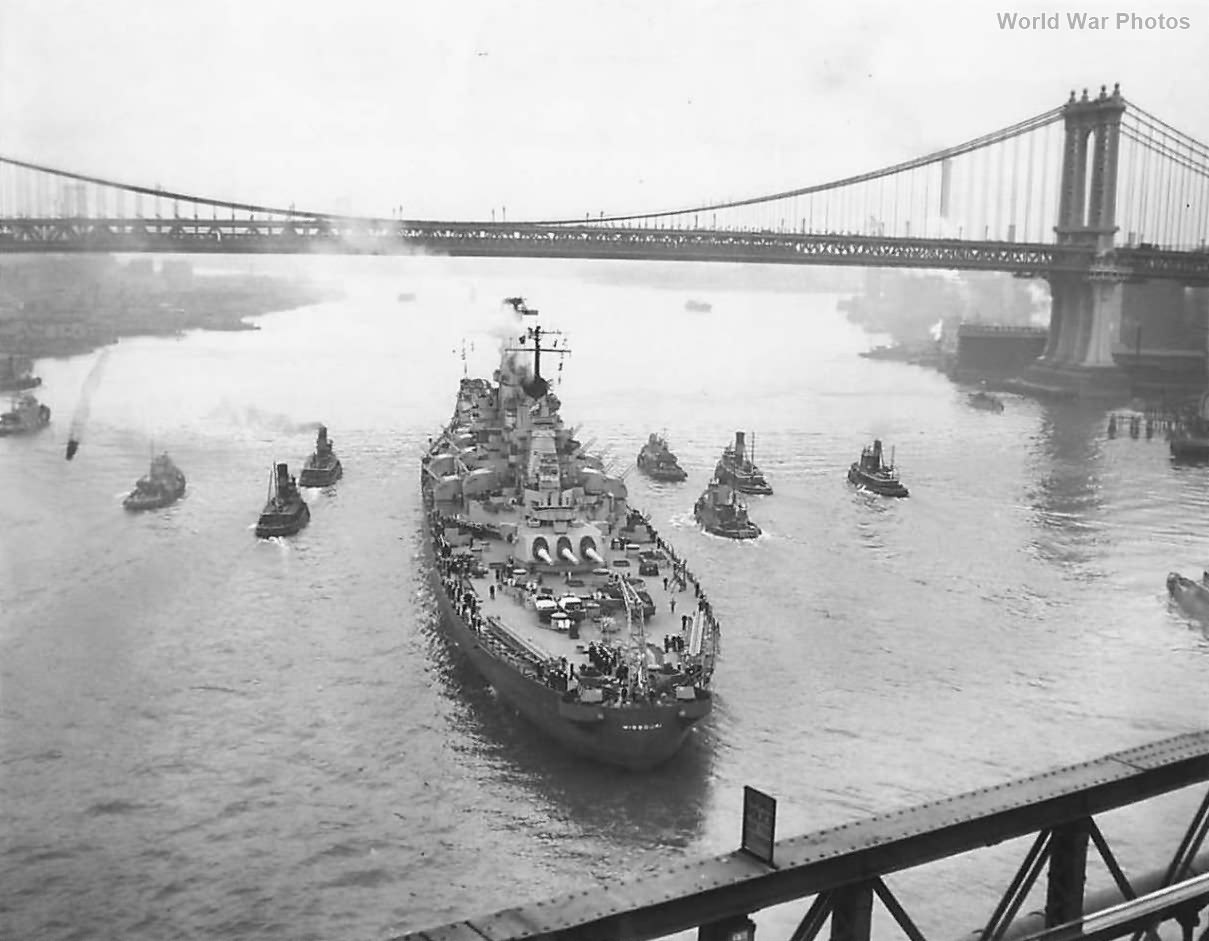 [1209 x 941]USS Missouri (BB63) heading to the Brooklyn Navy Yard, as she approaches the
