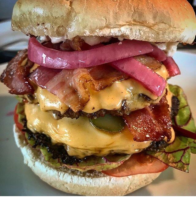 Double bacon cheeseburger with all the trimmings [homemade] r/food
