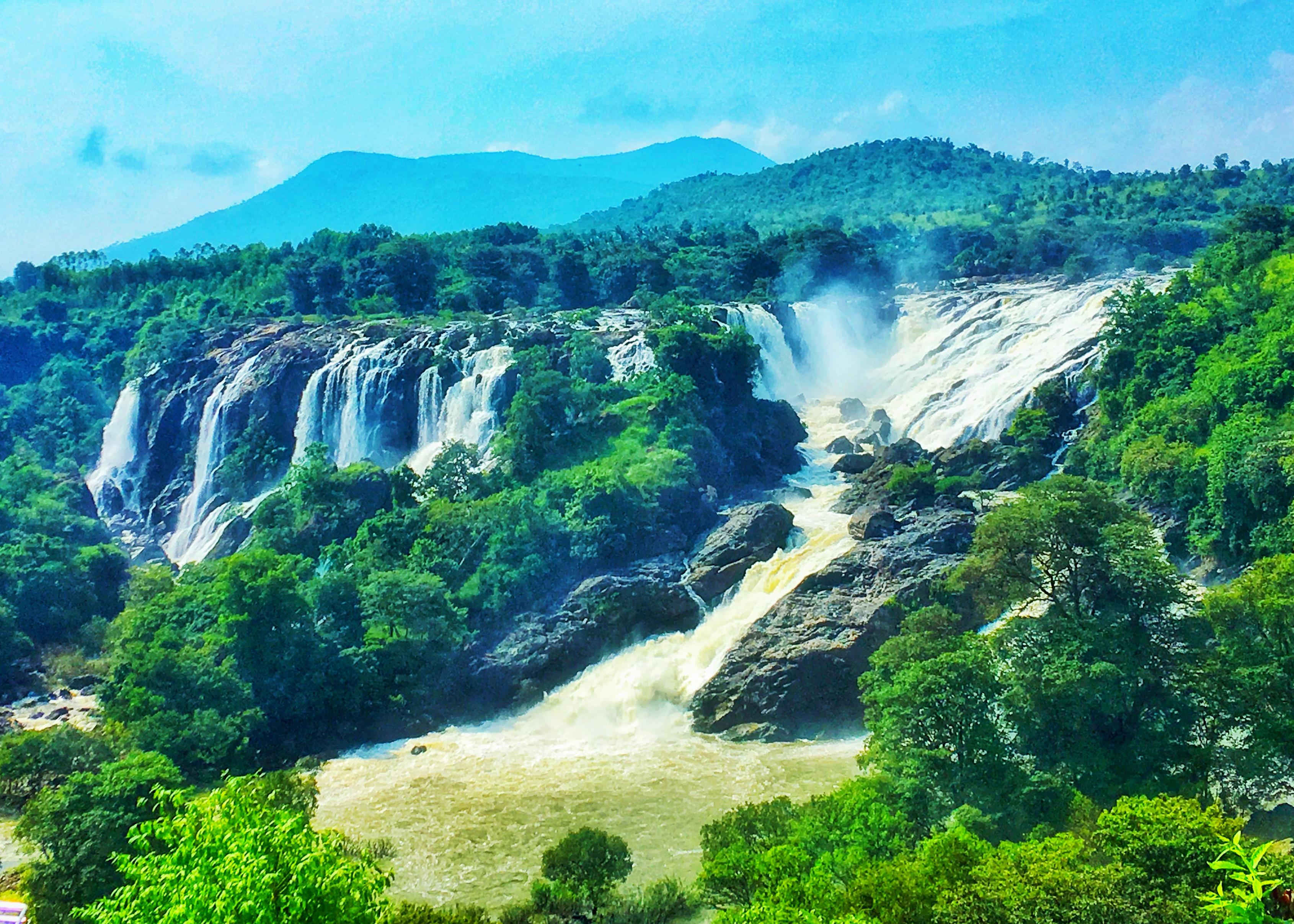 Shivanasamudra waterfalls near Mysore, India [OC][3381x2415