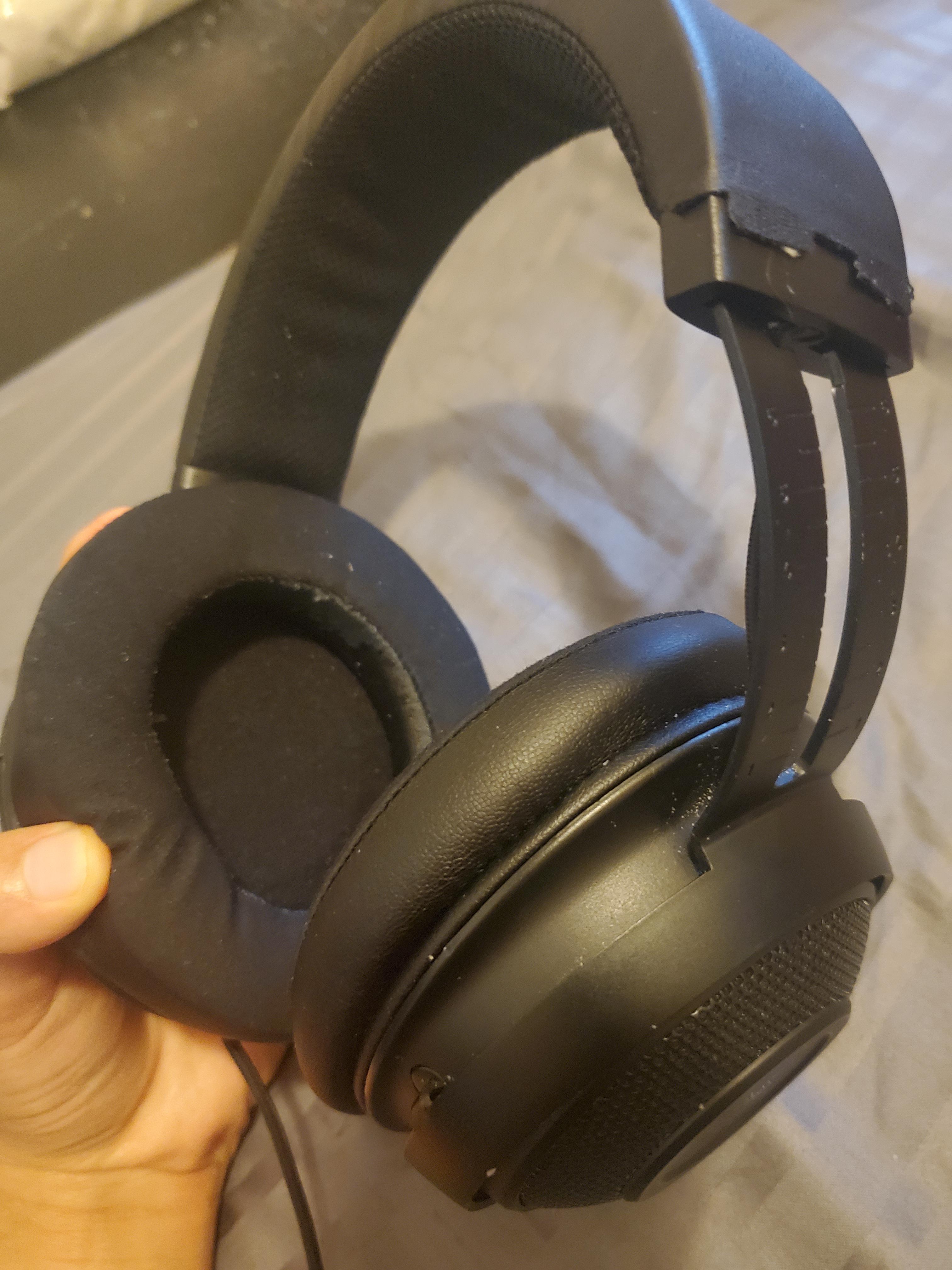 Headphones are loose on one side and are suppose to click on in