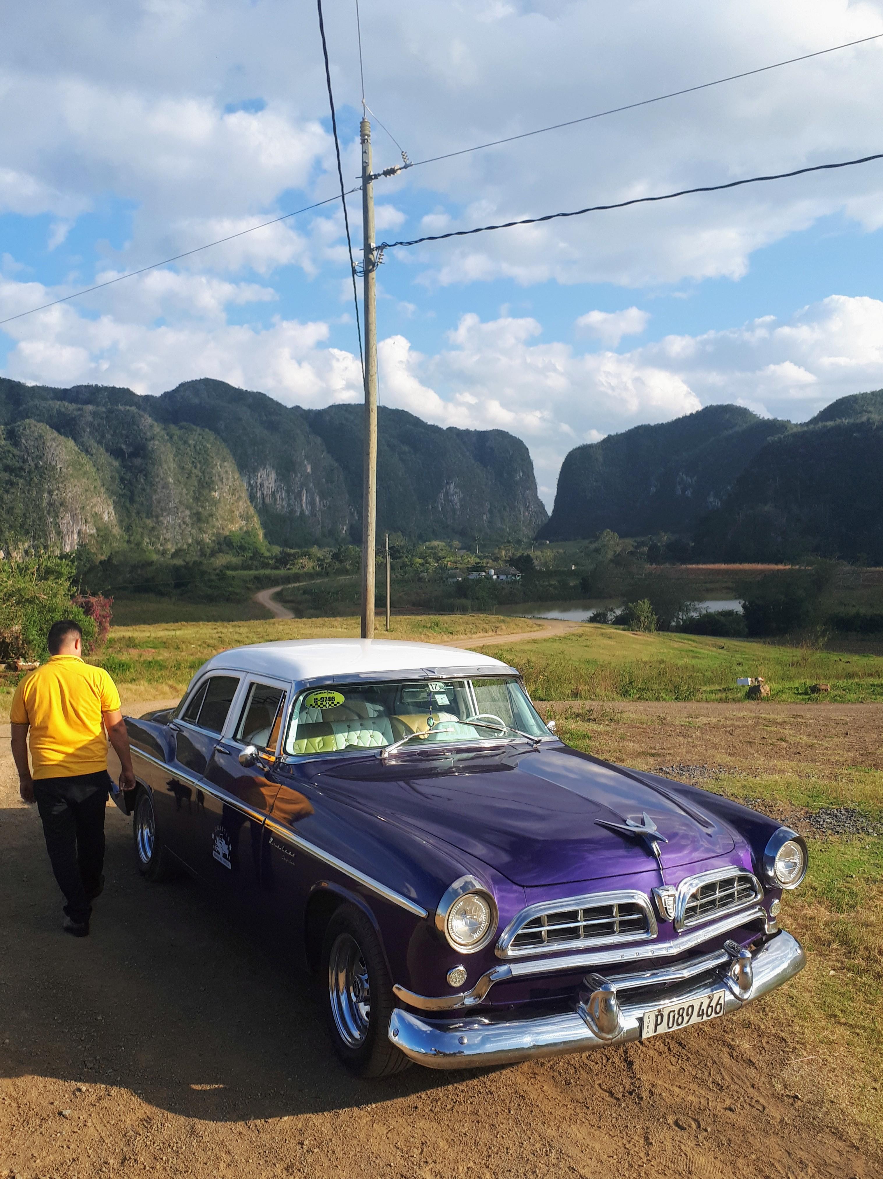 [OC] Chrysler Windsor in Cuba carporn