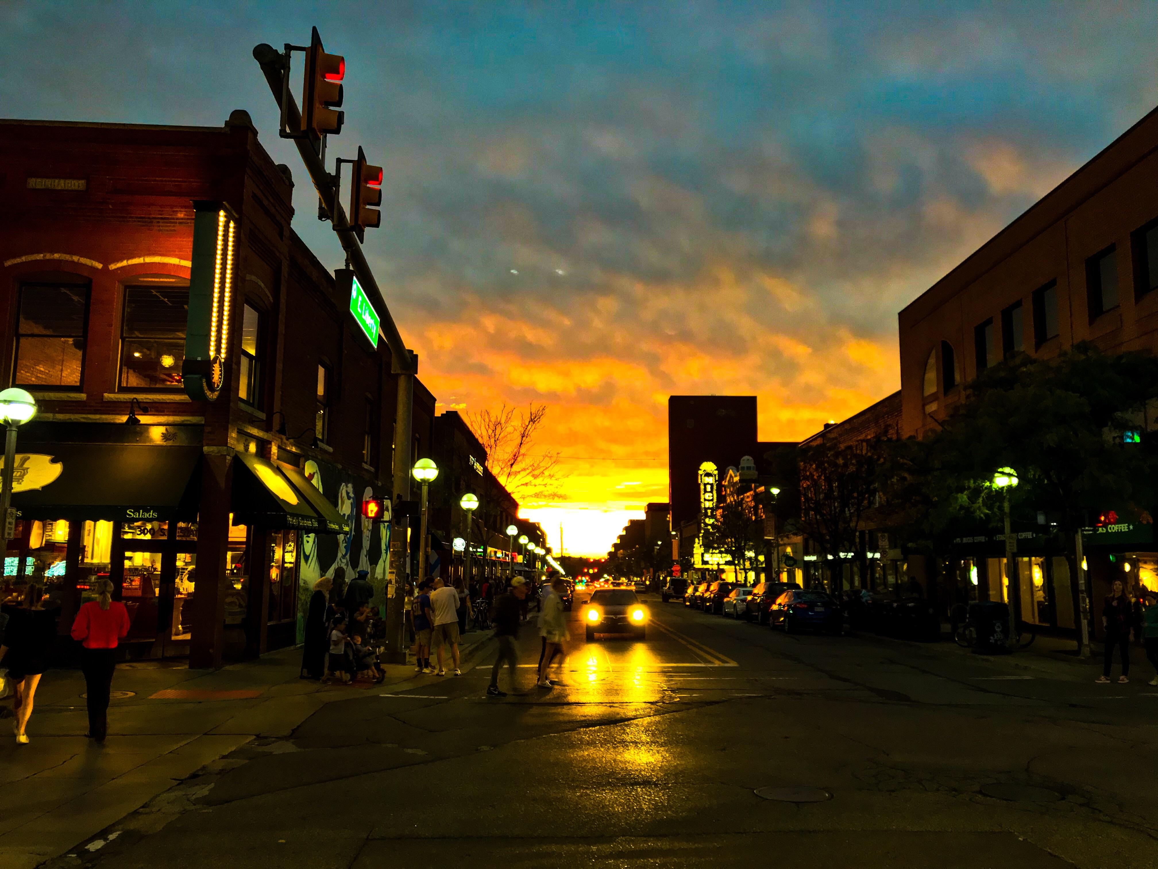 Another absolute snag of this beautiful Ann Arbor, Michigan sunset r/pics