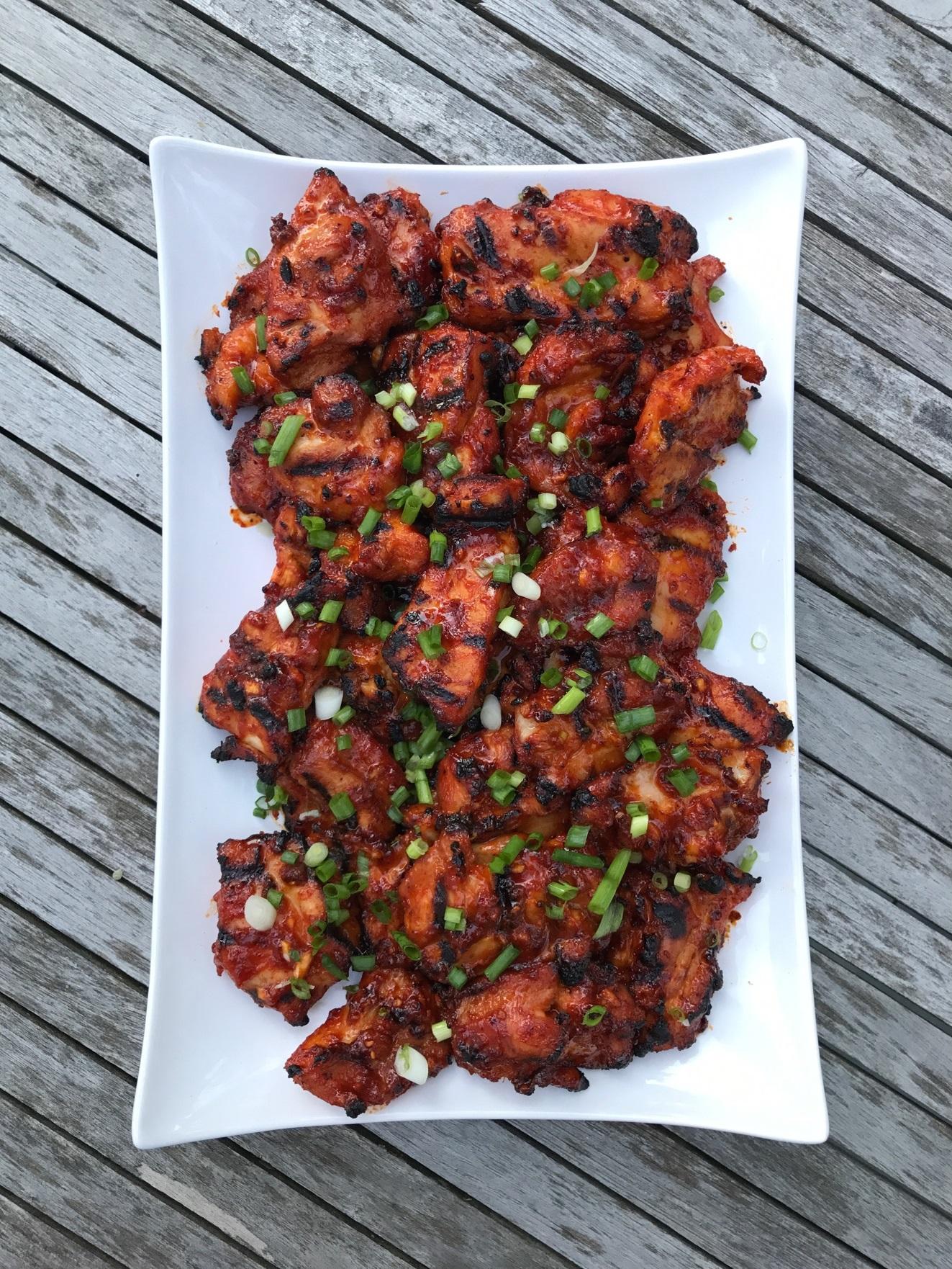 [Homemade] Korean Style BBQ Chicken with chili paste and garlic sauce