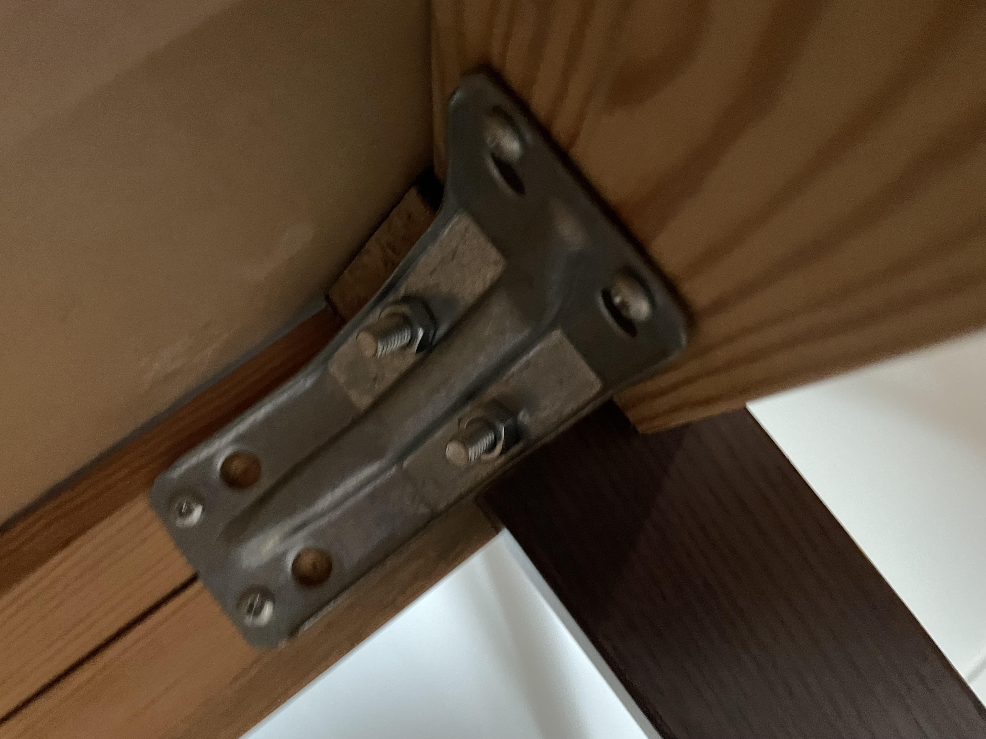 Anybody know what tool to use to tighten this? Ikea table ) r/IKEA
